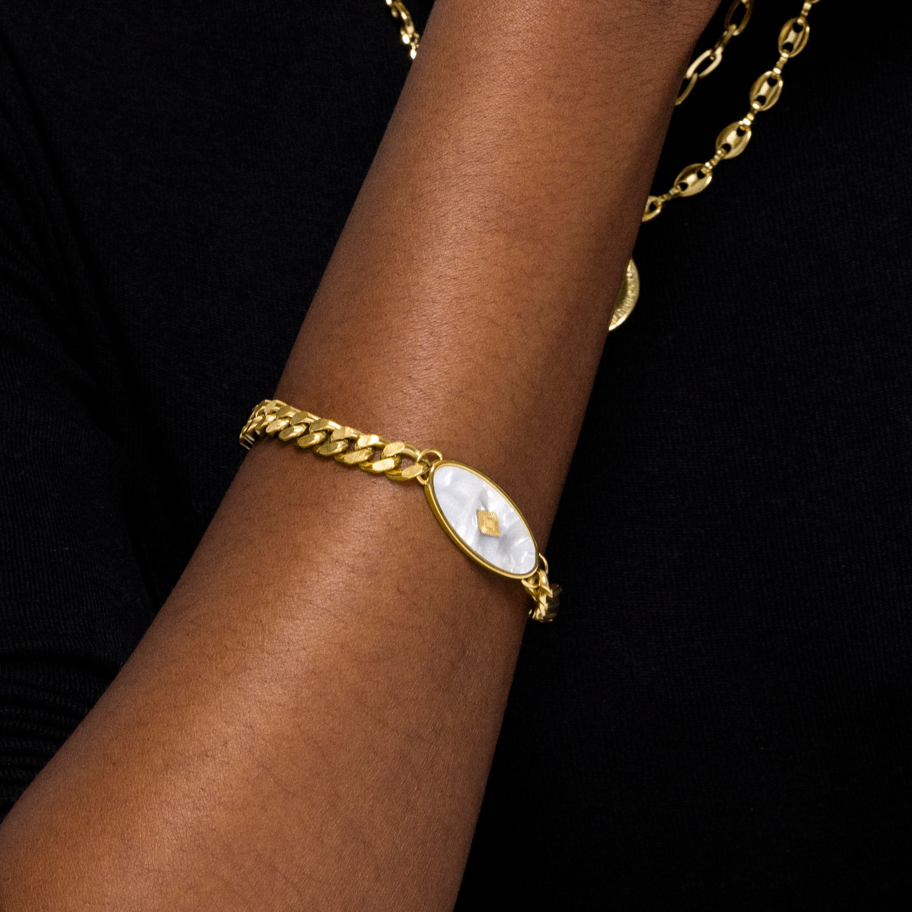 Bracciale in Madreperla Bianca finito in oro giallo 18K - Anleh
