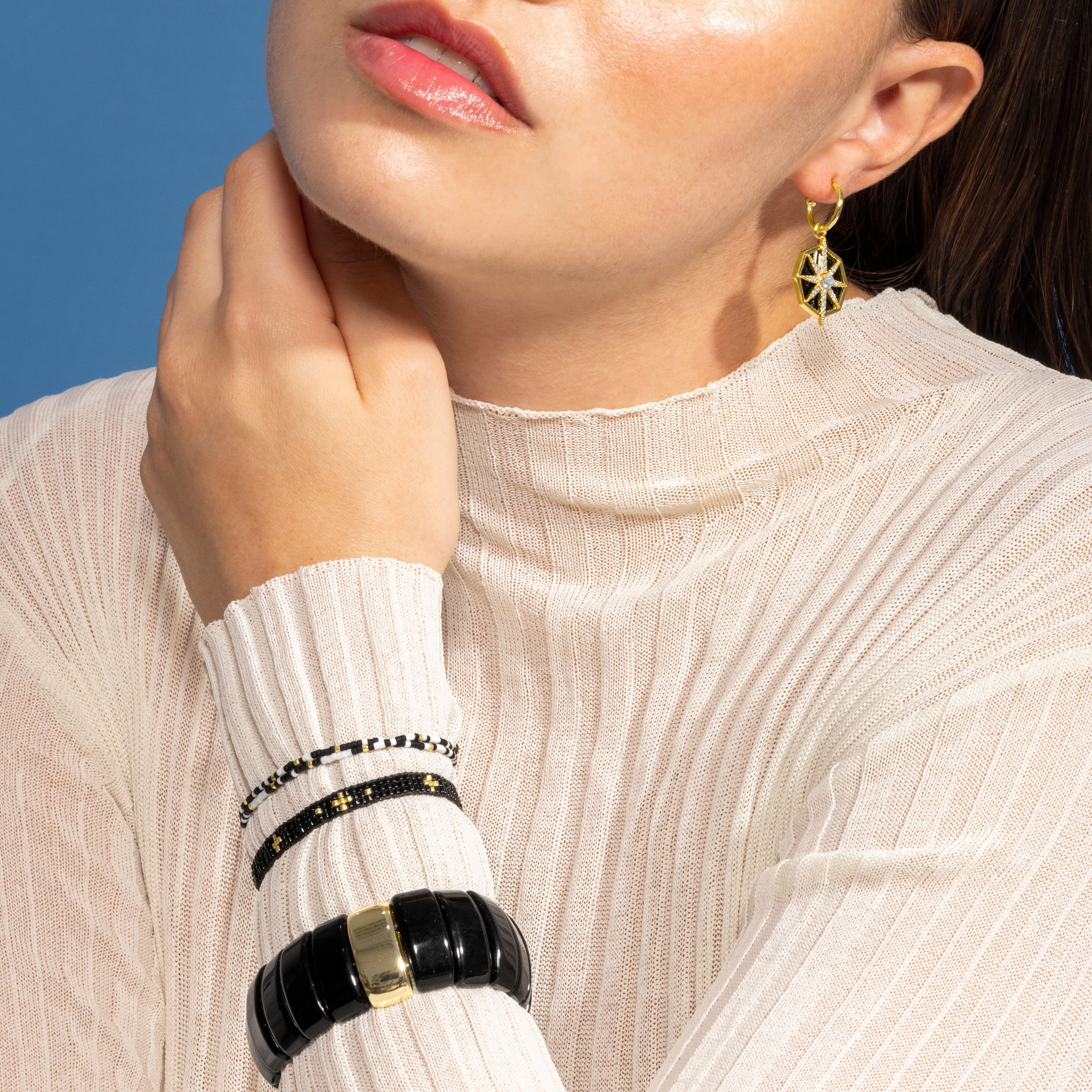 Pulsera con Cristal Negro acabado oro 18k - Sagruk