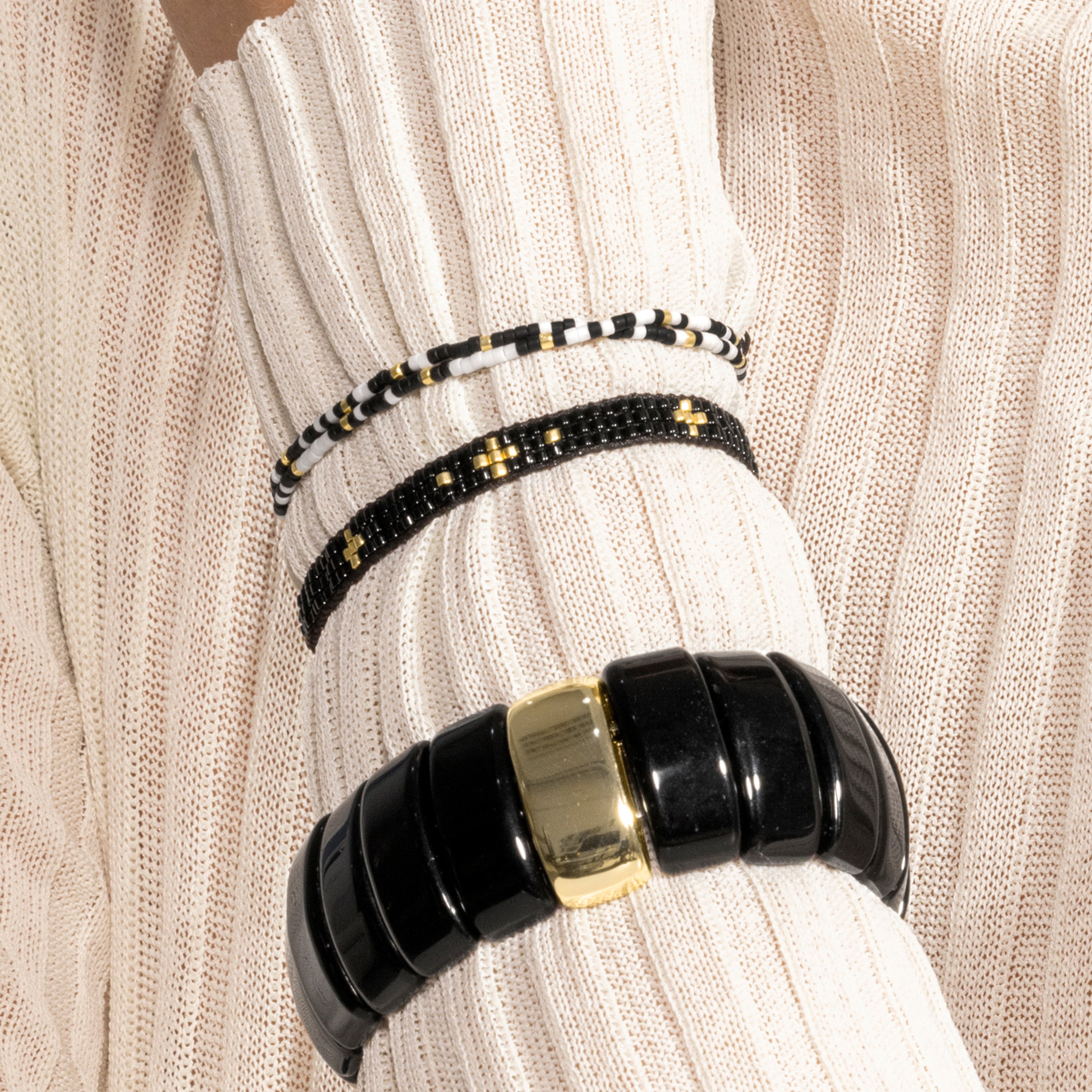 Bracelet with Black Crystal finished in 18k gold - Furie