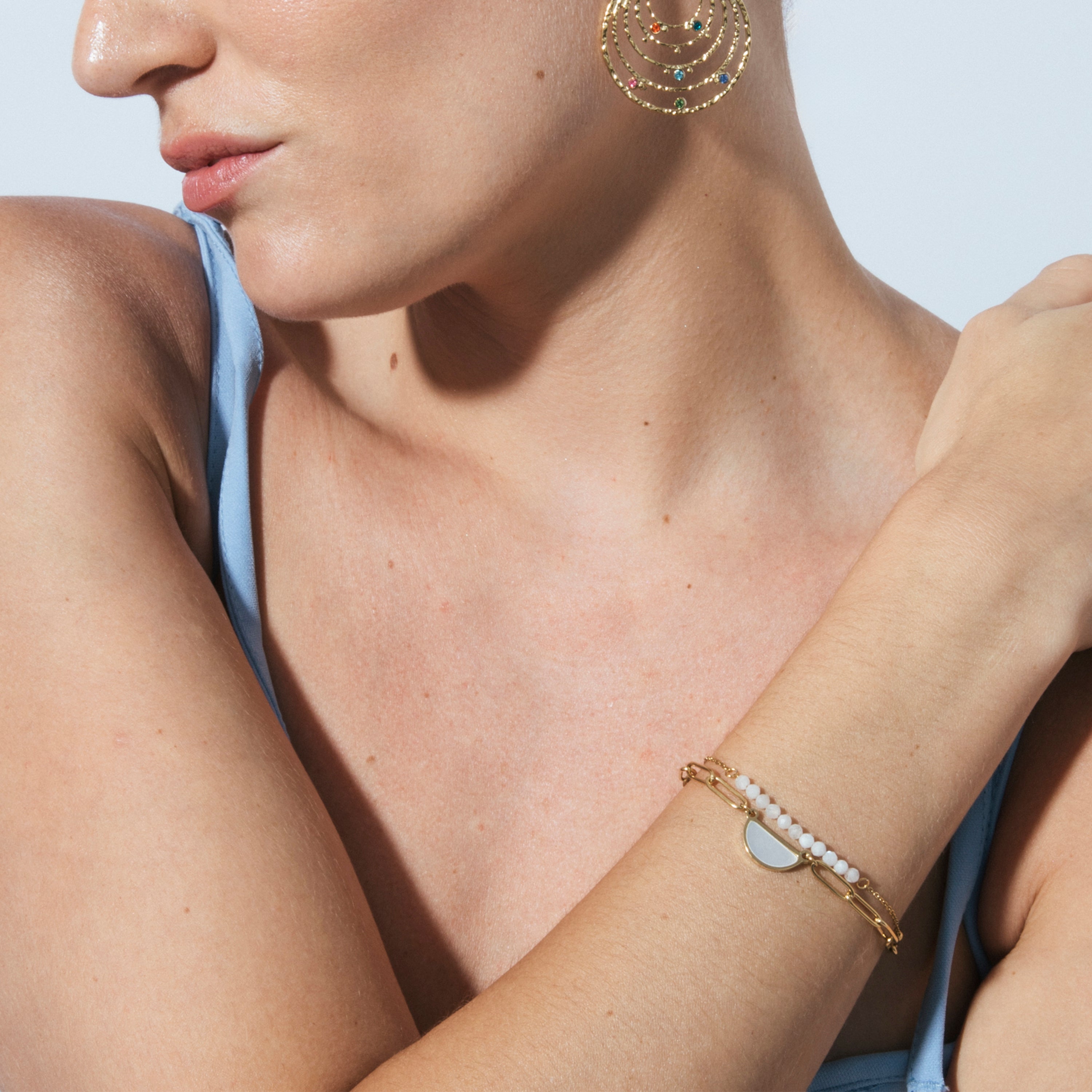 White Pearl Bracelet finished in 18k yellow gold - Abbyo