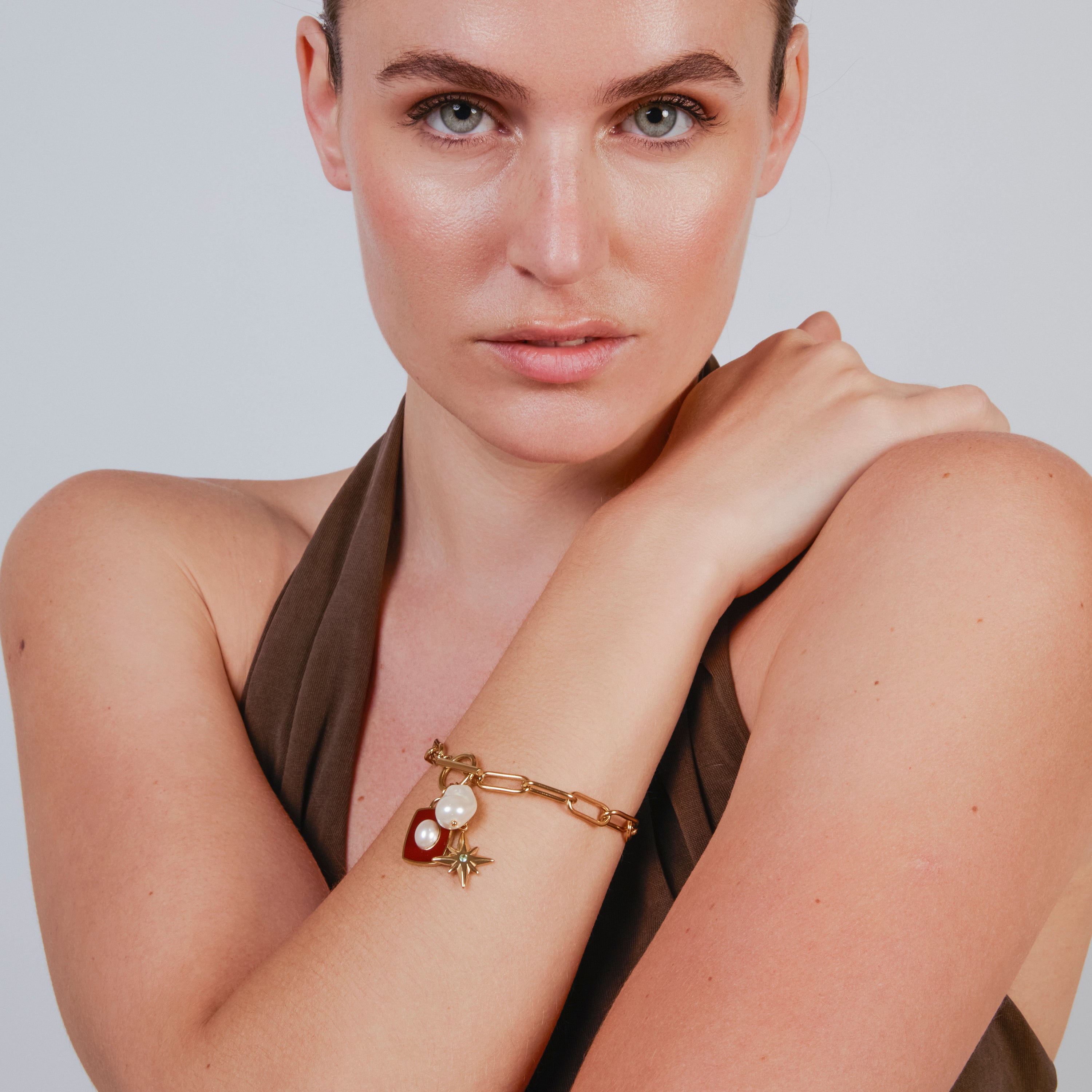Pulsera de Perla Blanca acabado en oro amarillo de 18k - Irath