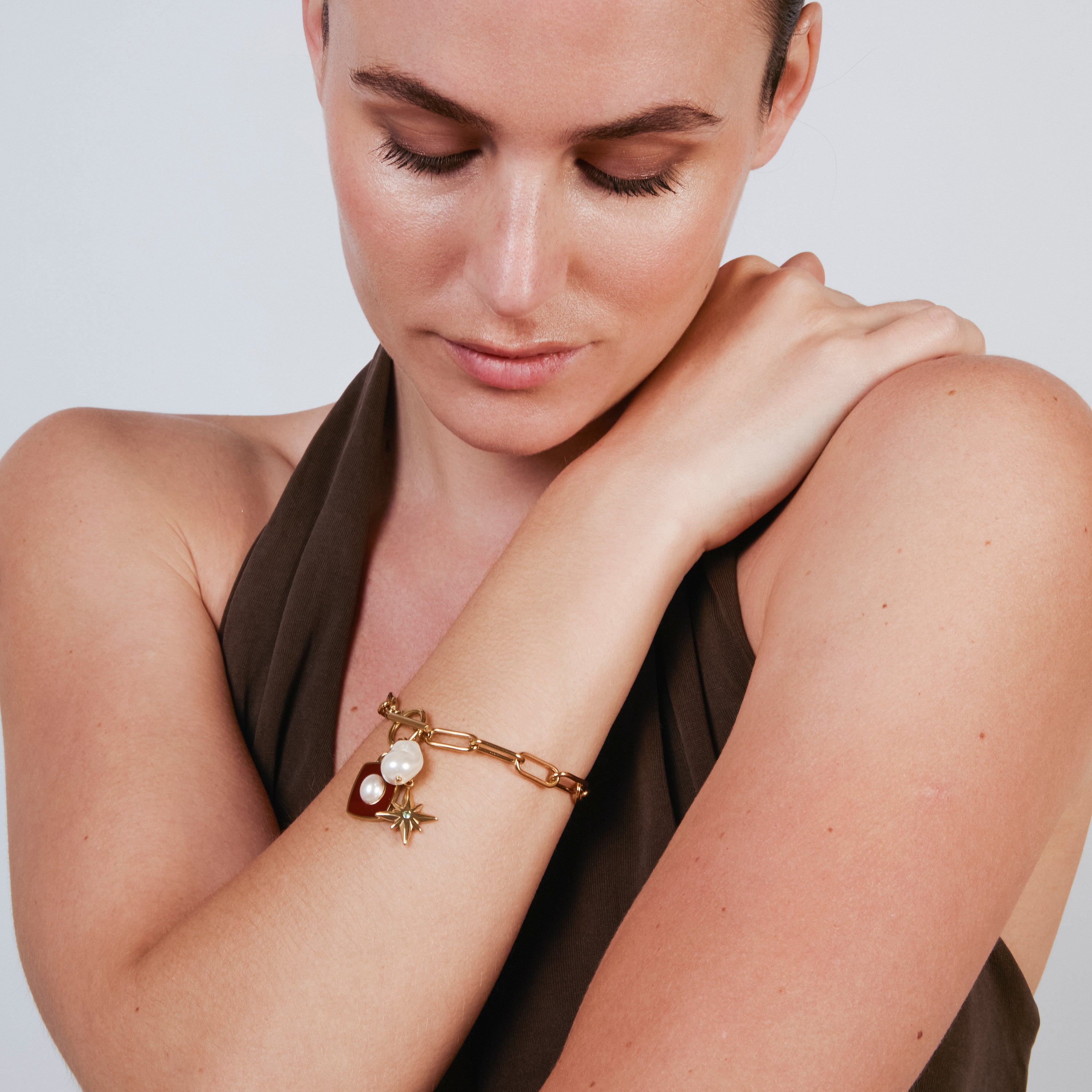 Pulsera de Perla Blanca acabado en oro amarillo de 18k - Irath