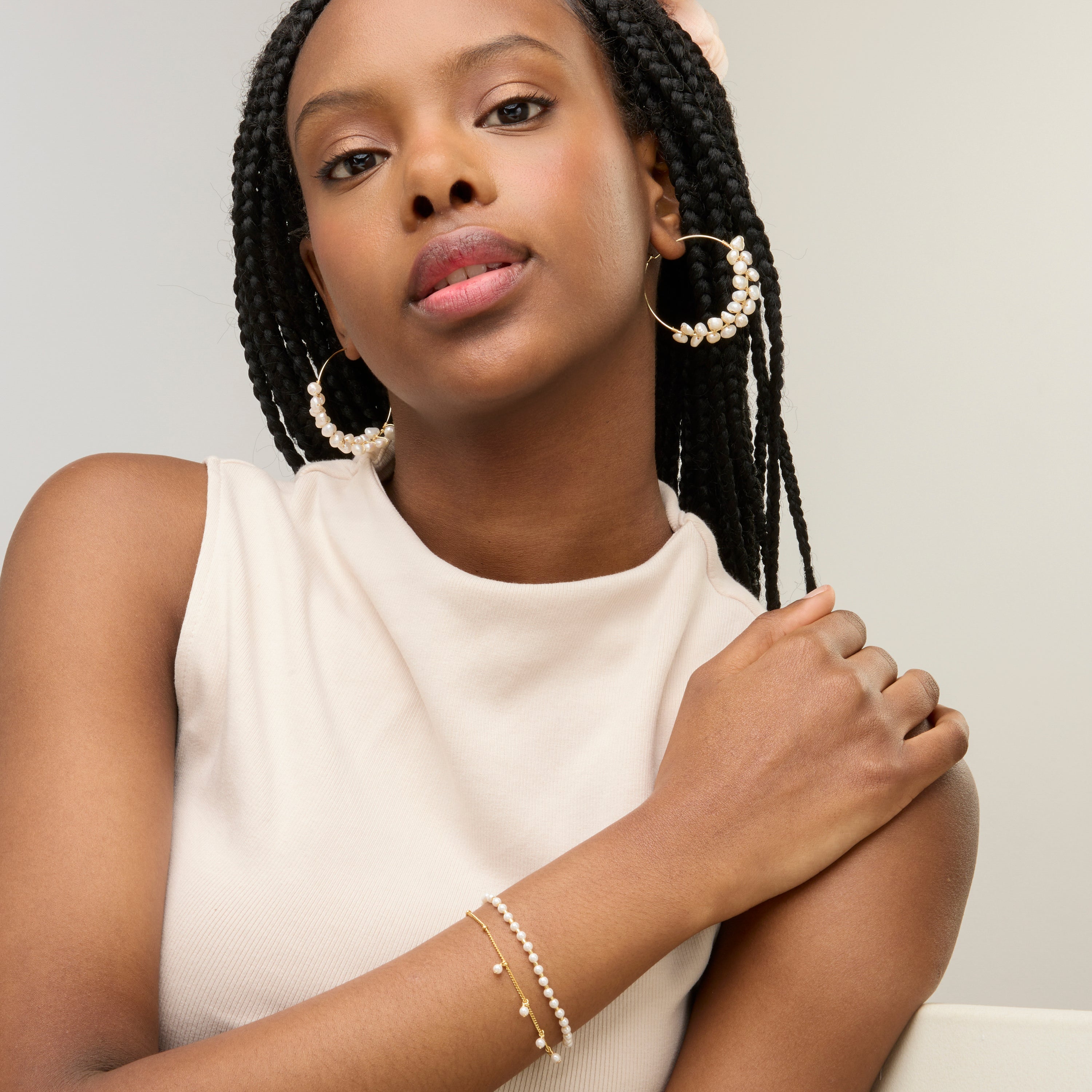Perlenarmband aus weißer Perle mit 18K Gelbgold-Finish - Subri