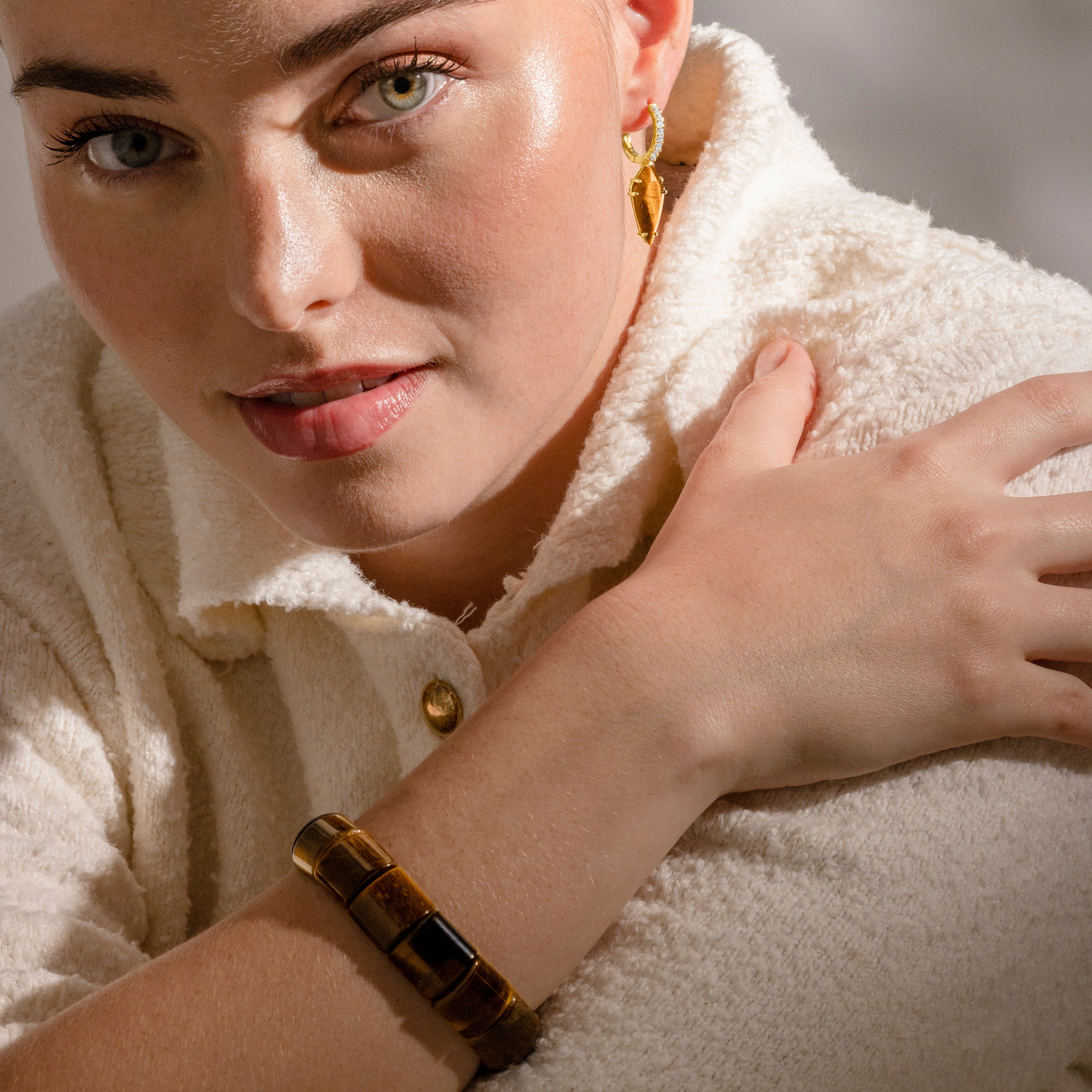 Tiger Eye Bracelet with 18k Gold Finish - Olahte