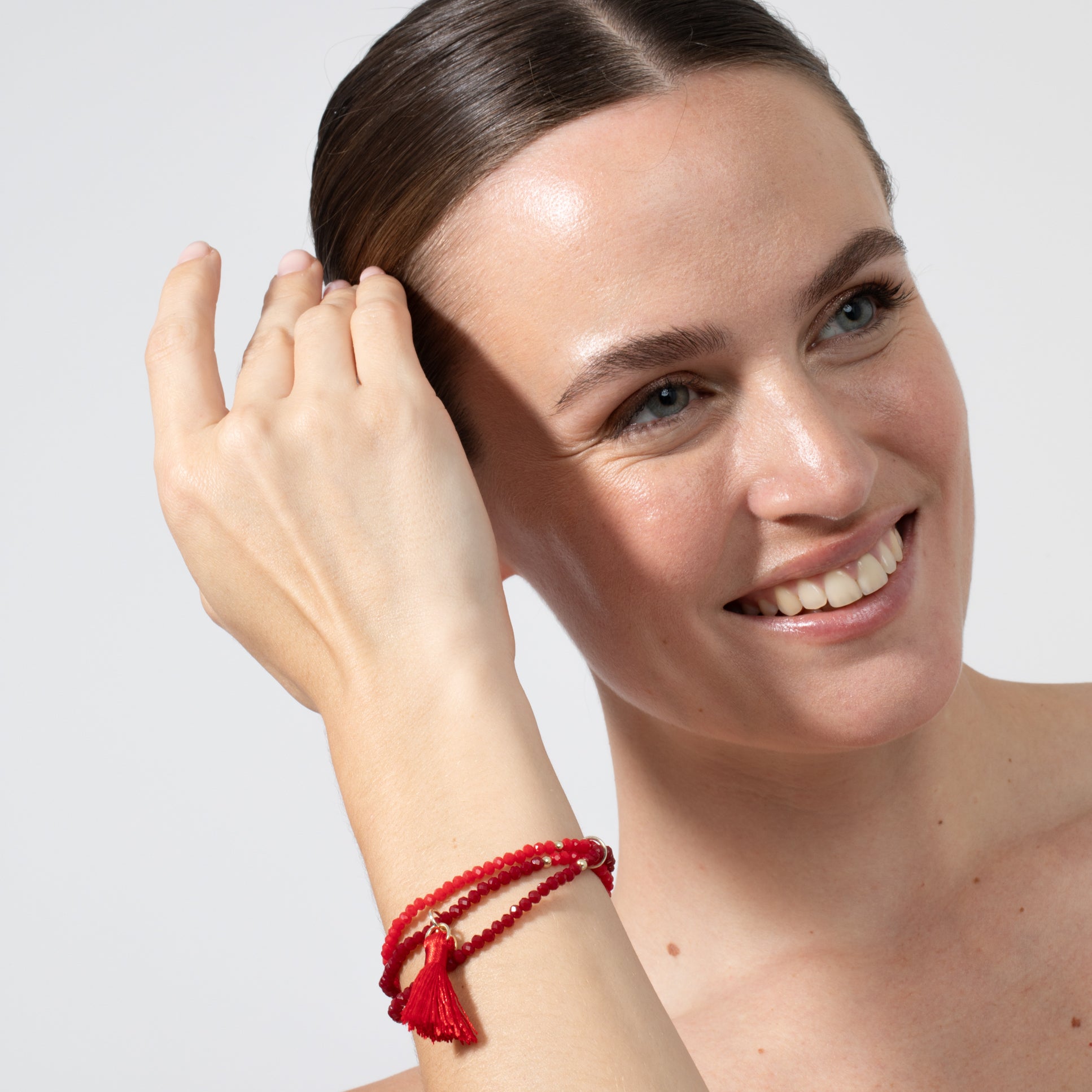 Pulsera de Aleación de Metal y Cristal Rojo acabado en oro amarillo de 18k - Hamdora