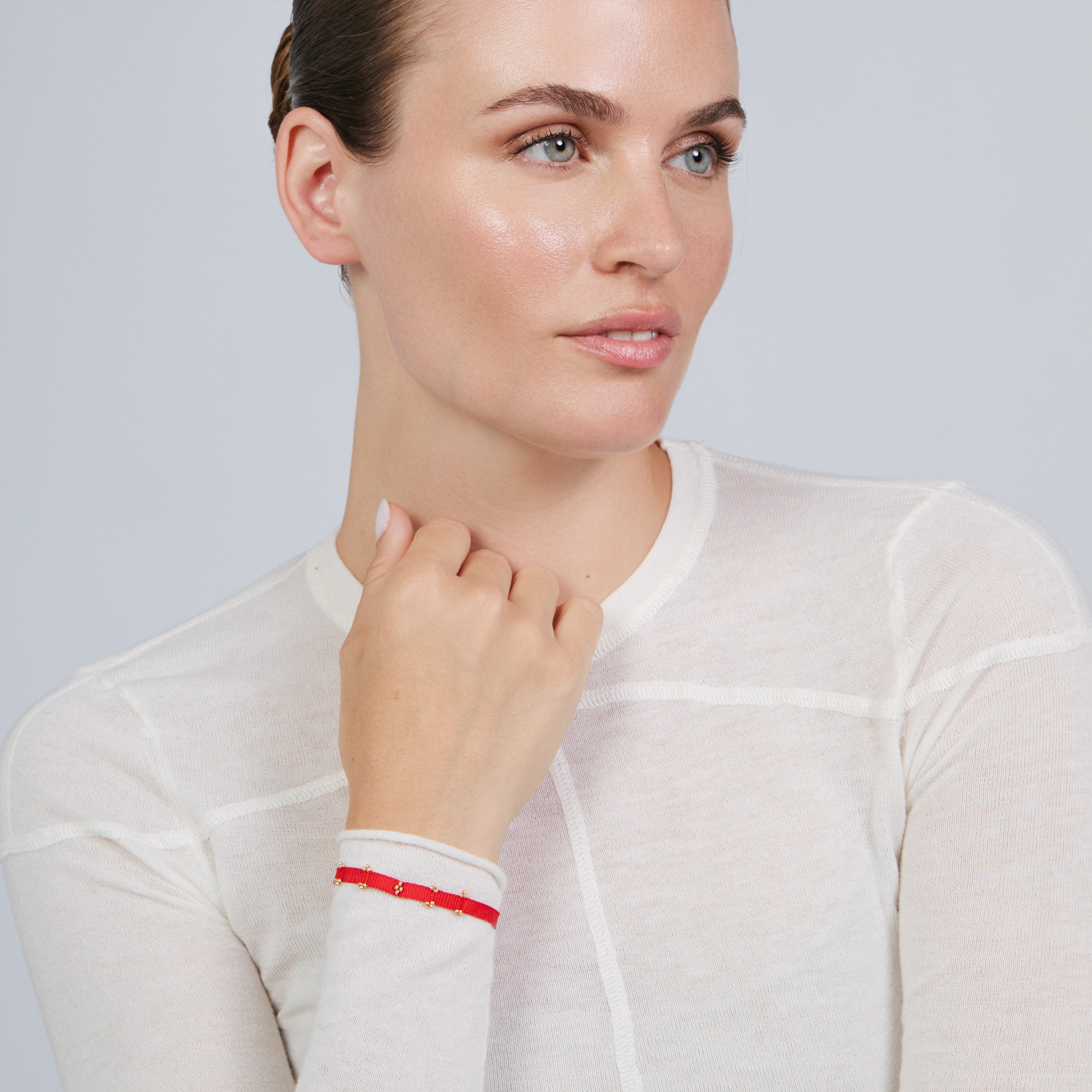 Pulsera de Algodon Rojo acabado en oro amarillo de 18k - Idha