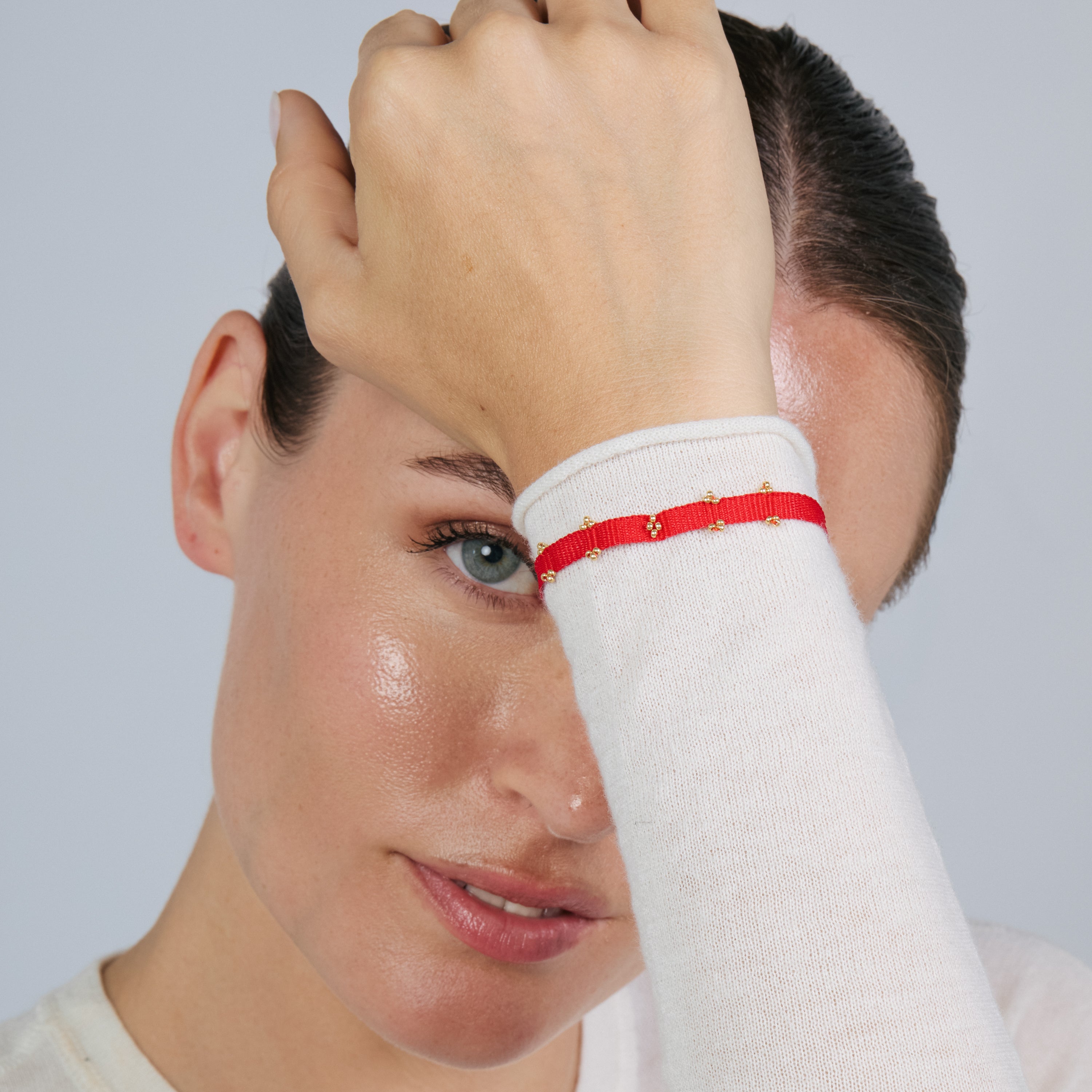 Pulsera de Algodon Rojo acabado en oro amarillo de 18k - Idha