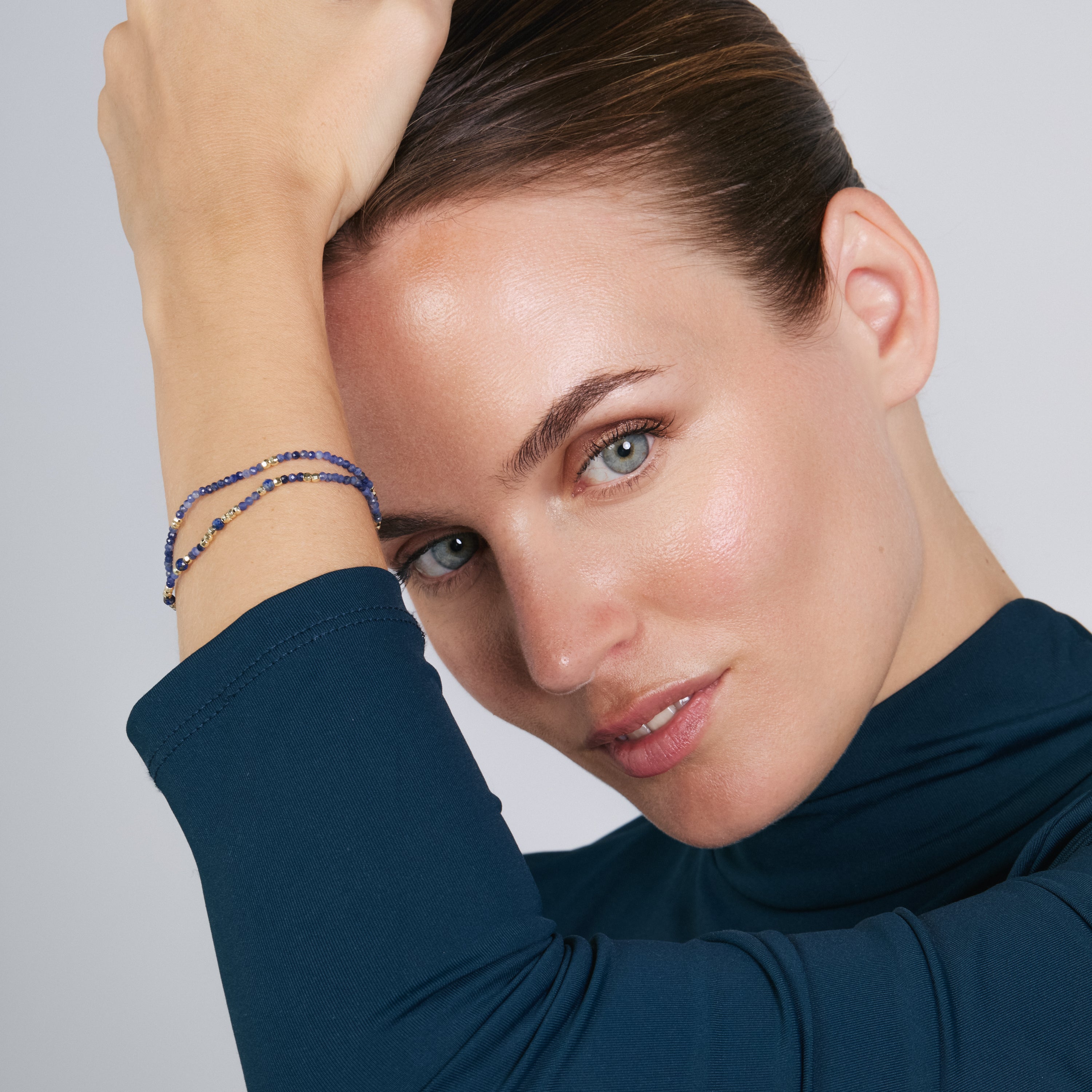 Pulsera de Sodalita acabado en oro amarillo de 18k - Thylne