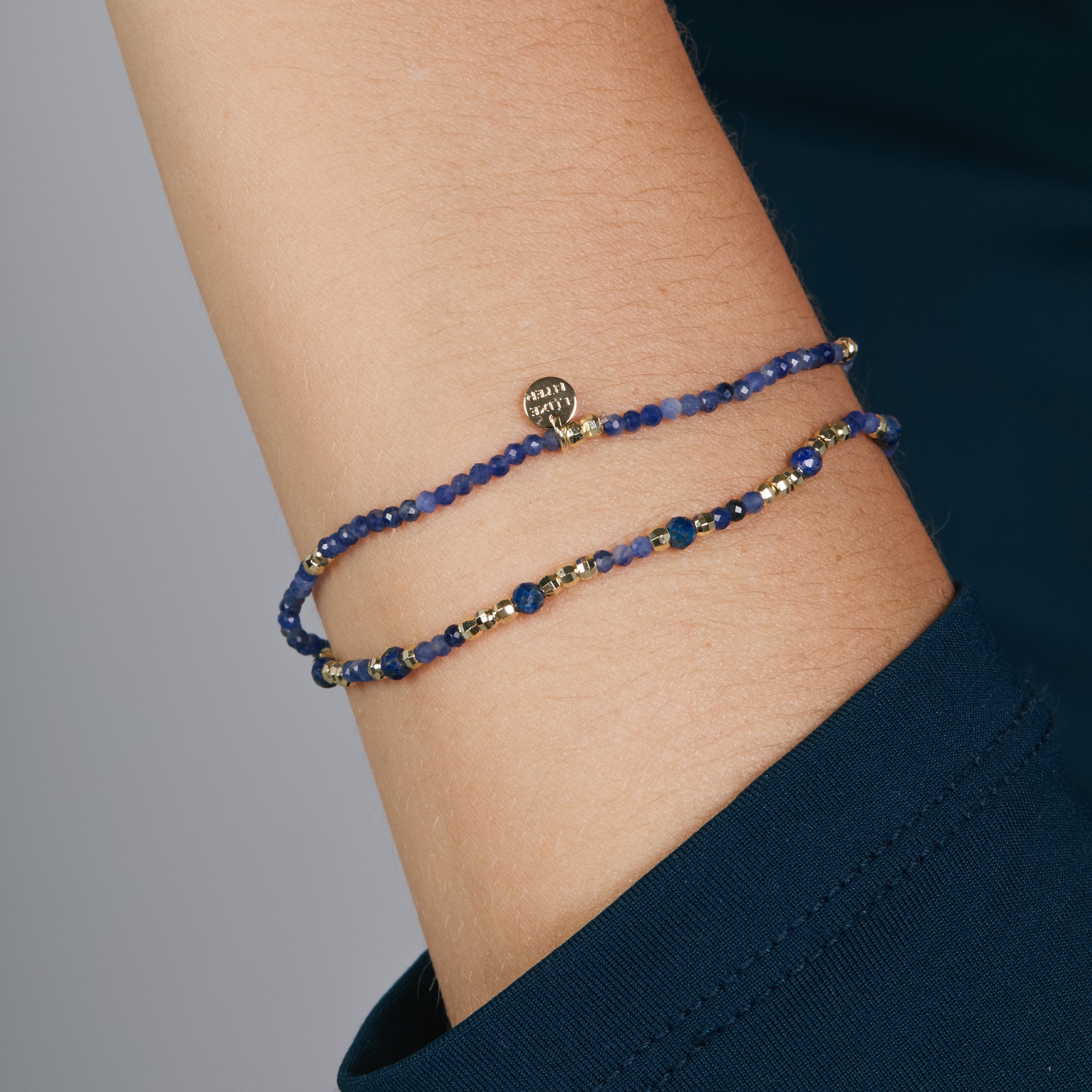 Pulsera de Sodalita acabado en oro amarillo de 18k - Thylne