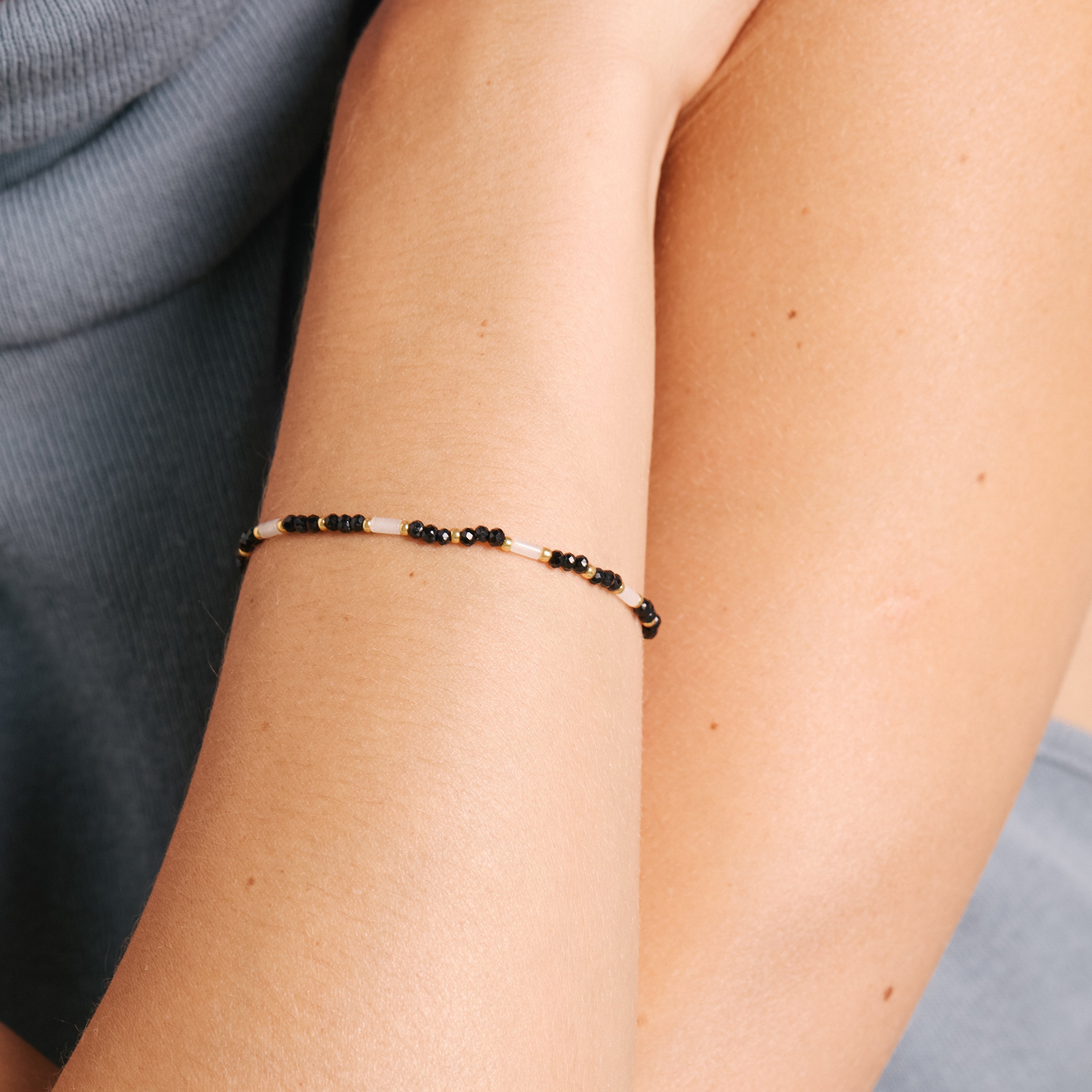 Pulsera de Cristal Negro acabado en oro amarillo de 18k - Tacwen