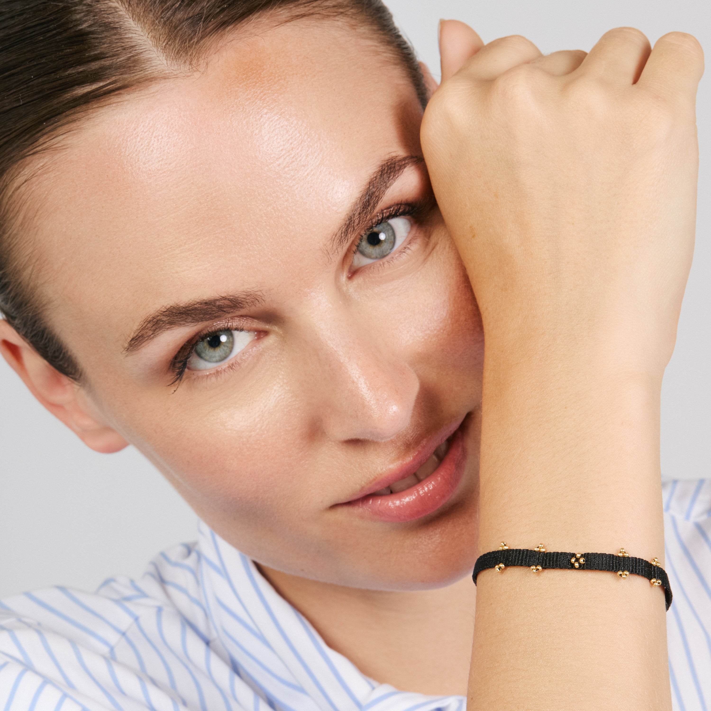 Pulsera de Algodon negro acabado en oro amarillo de 18k - Raca