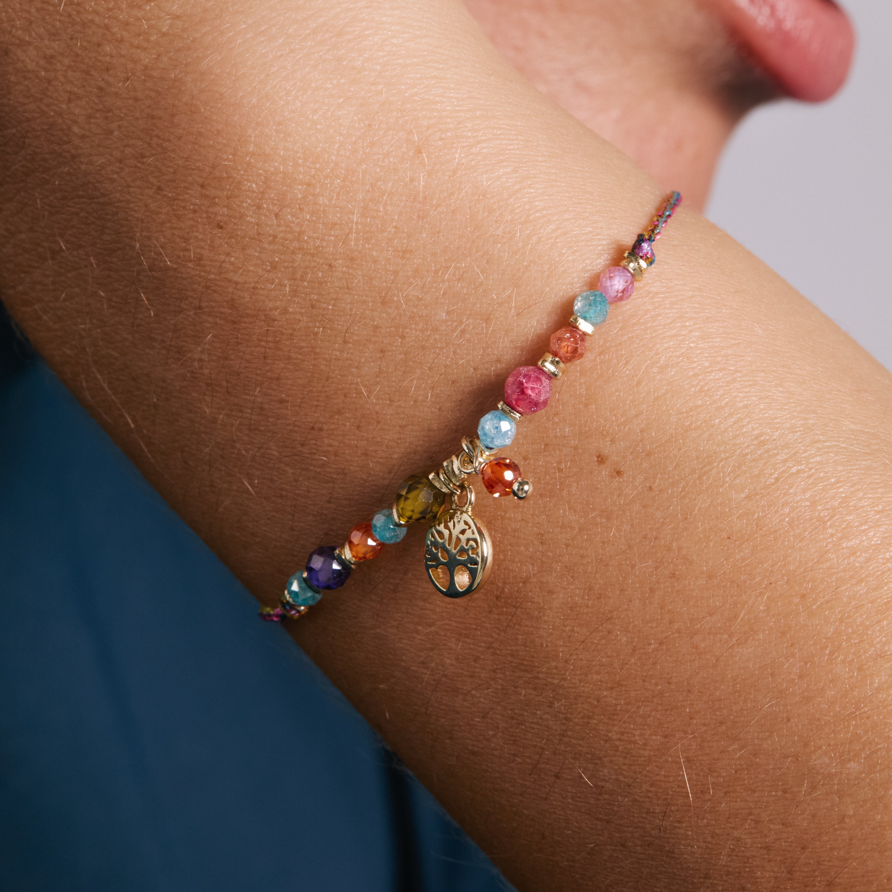 Pulsera de Cristal Multicolor acabado en oro amarillo de 18k - Loto