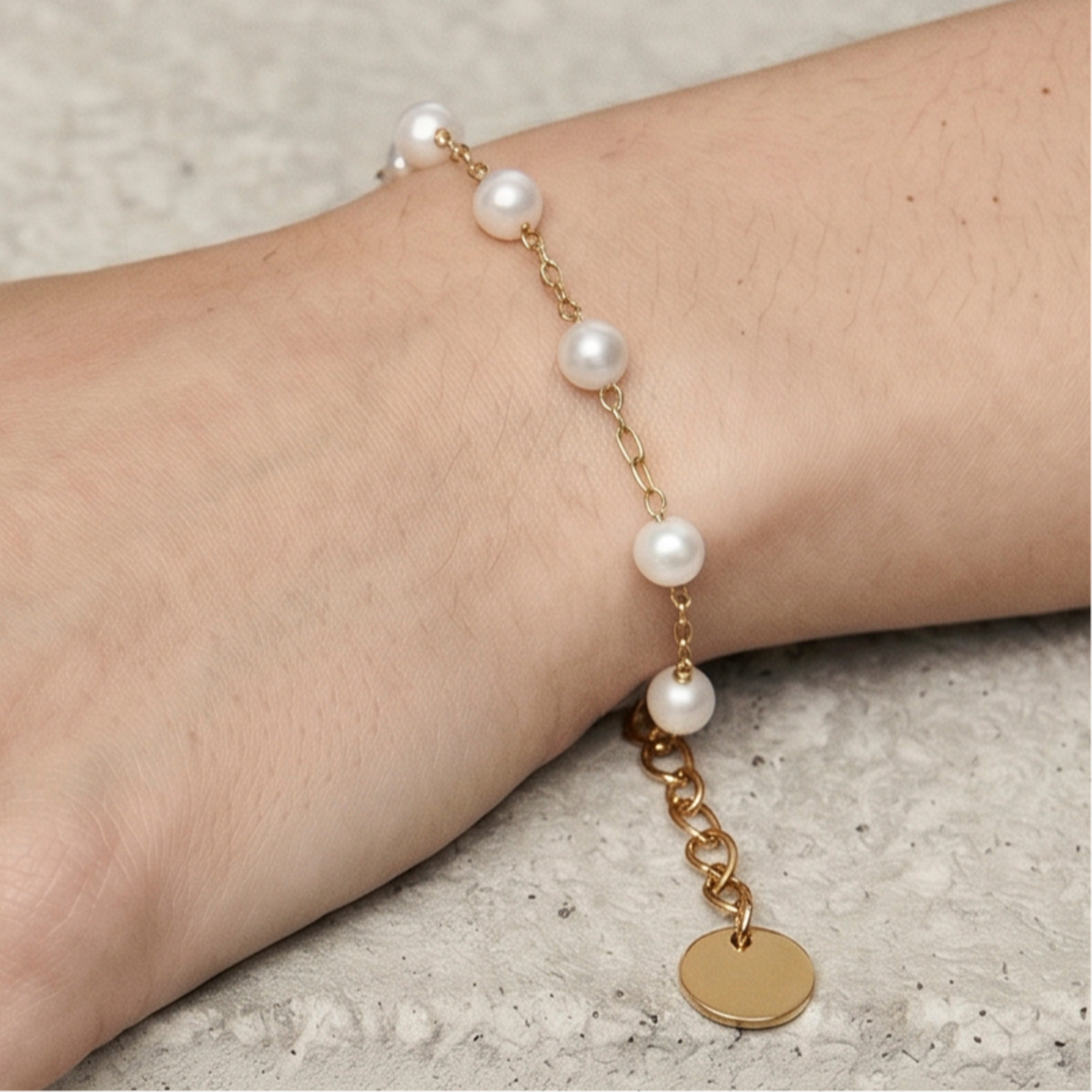 Pulsera de Aleación de Metal y Perla Blanca acabado en oro amarillo de 18k - Redash