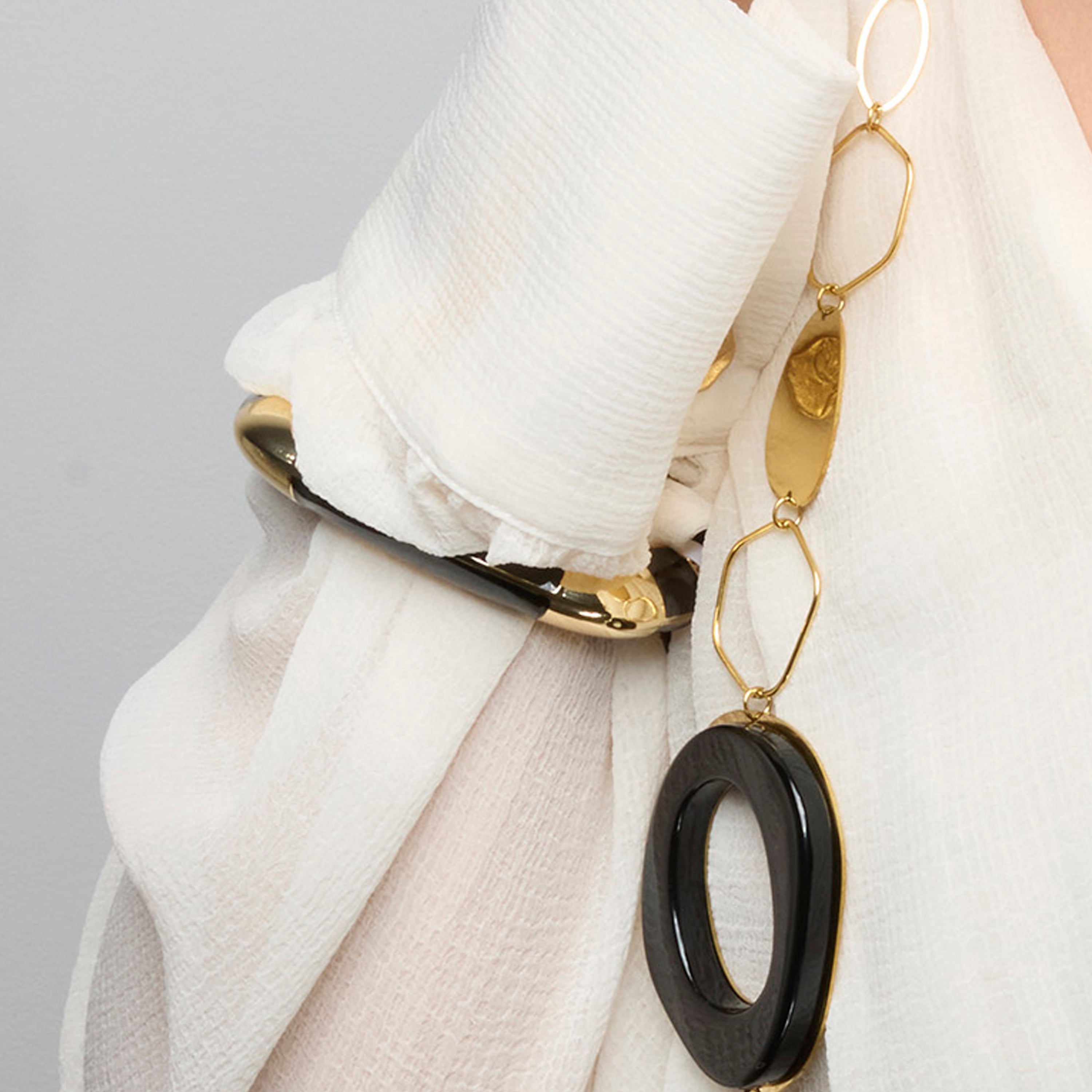 Pulsera acabado oro amarillo de 18k y Lacado Negro - Souda