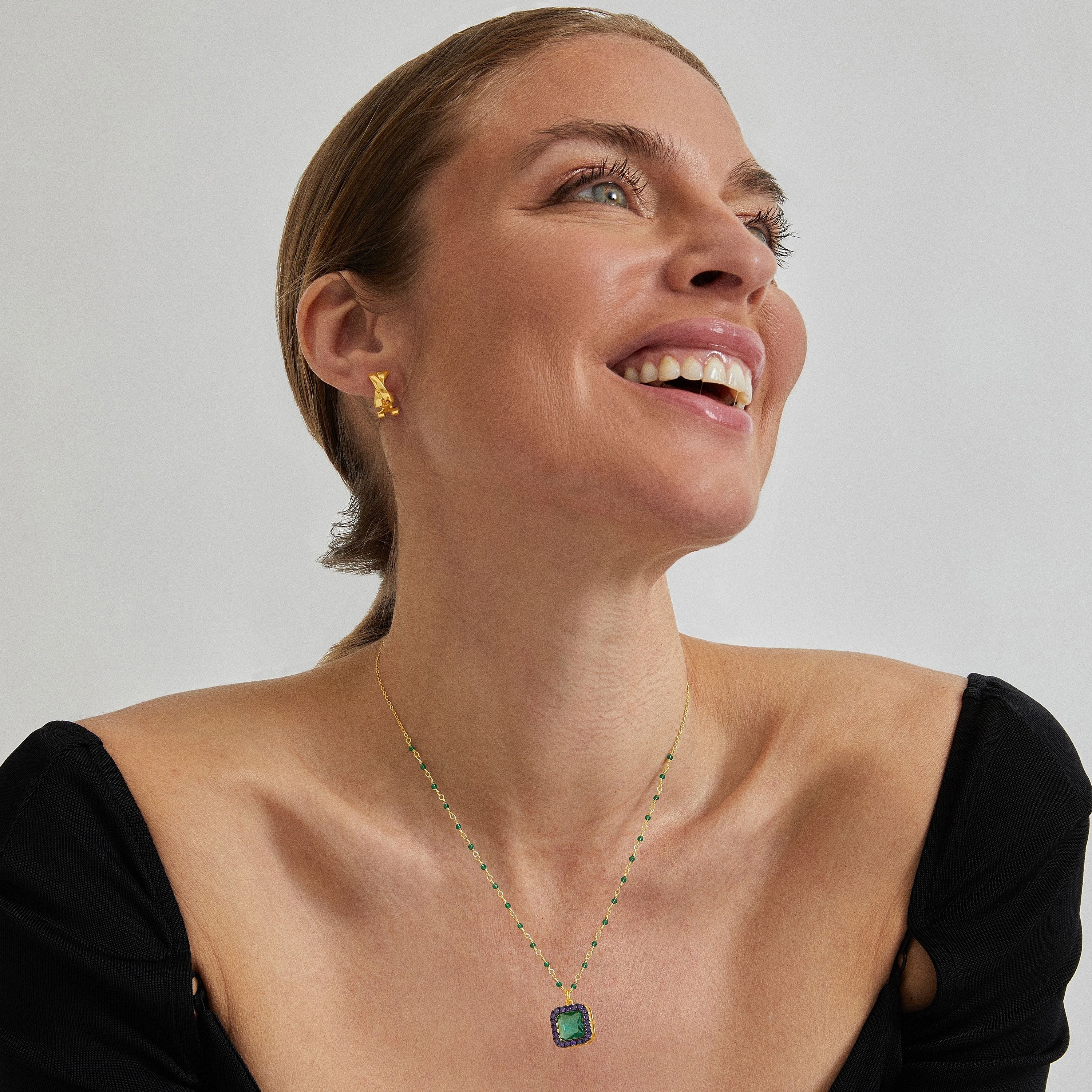 Brincos acabados em ouro amarelo 18K - Reina