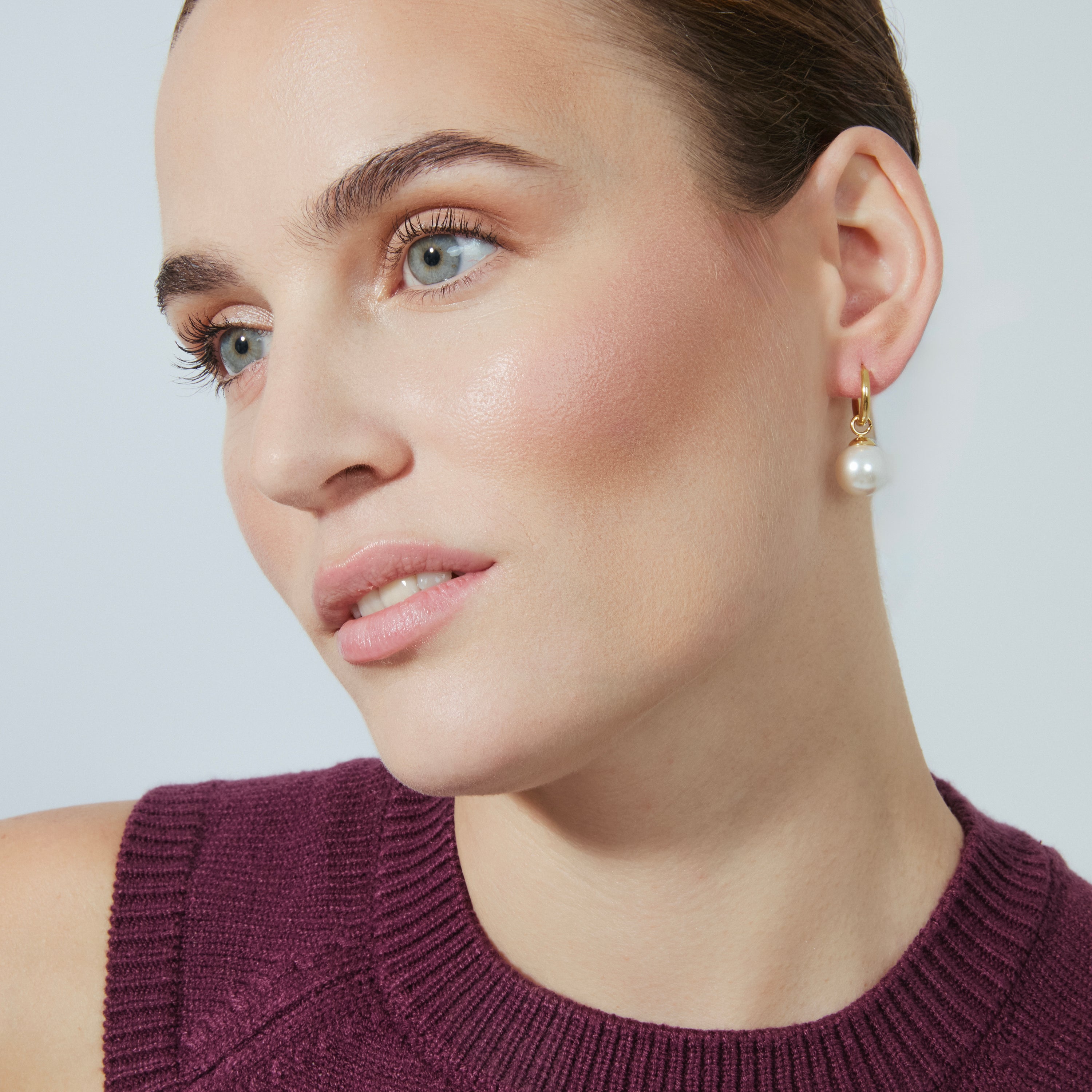 White Pearl Earrings finished in 18K yellow gold - Unwe