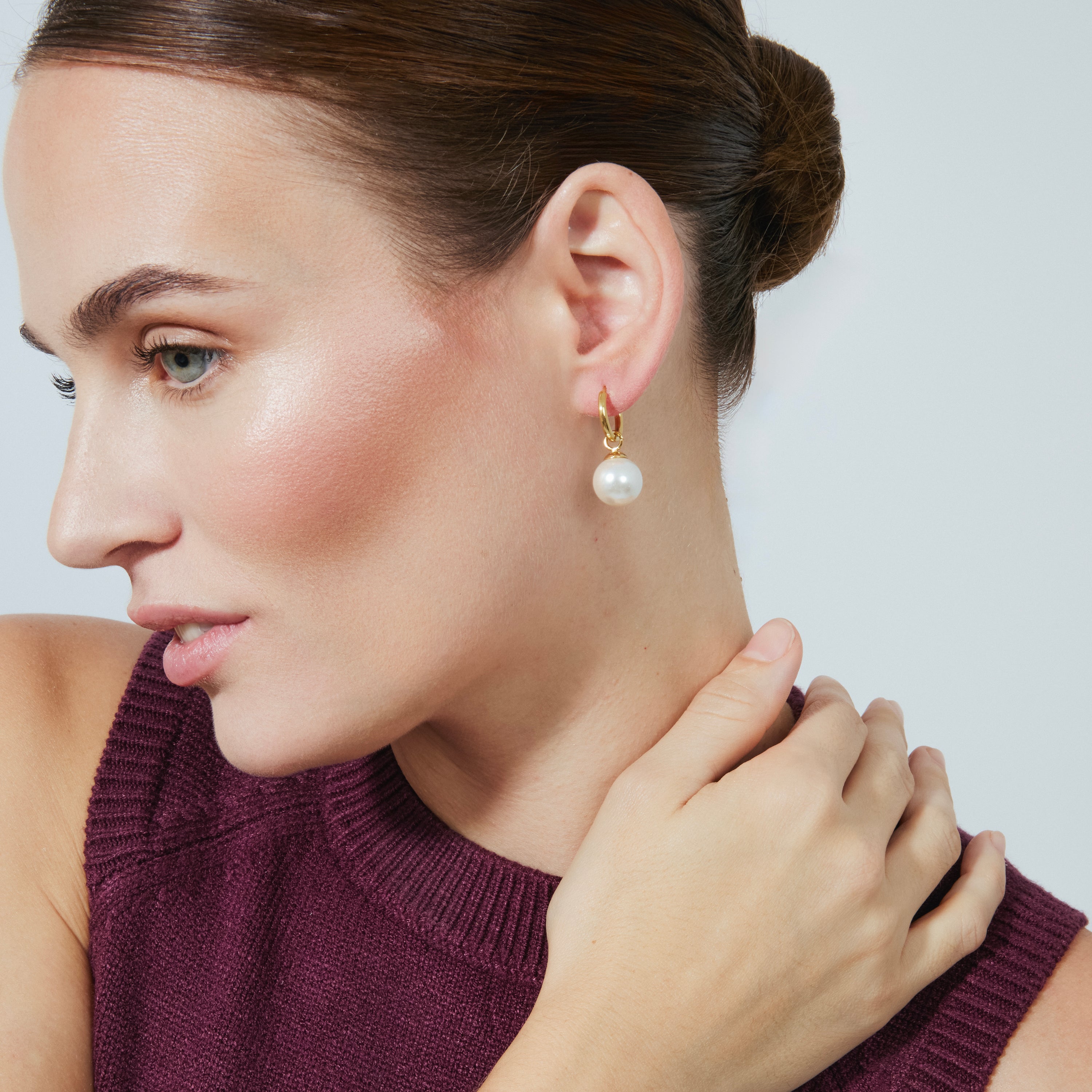 White Pearl Earrings finished in 18K yellow gold - Unwe