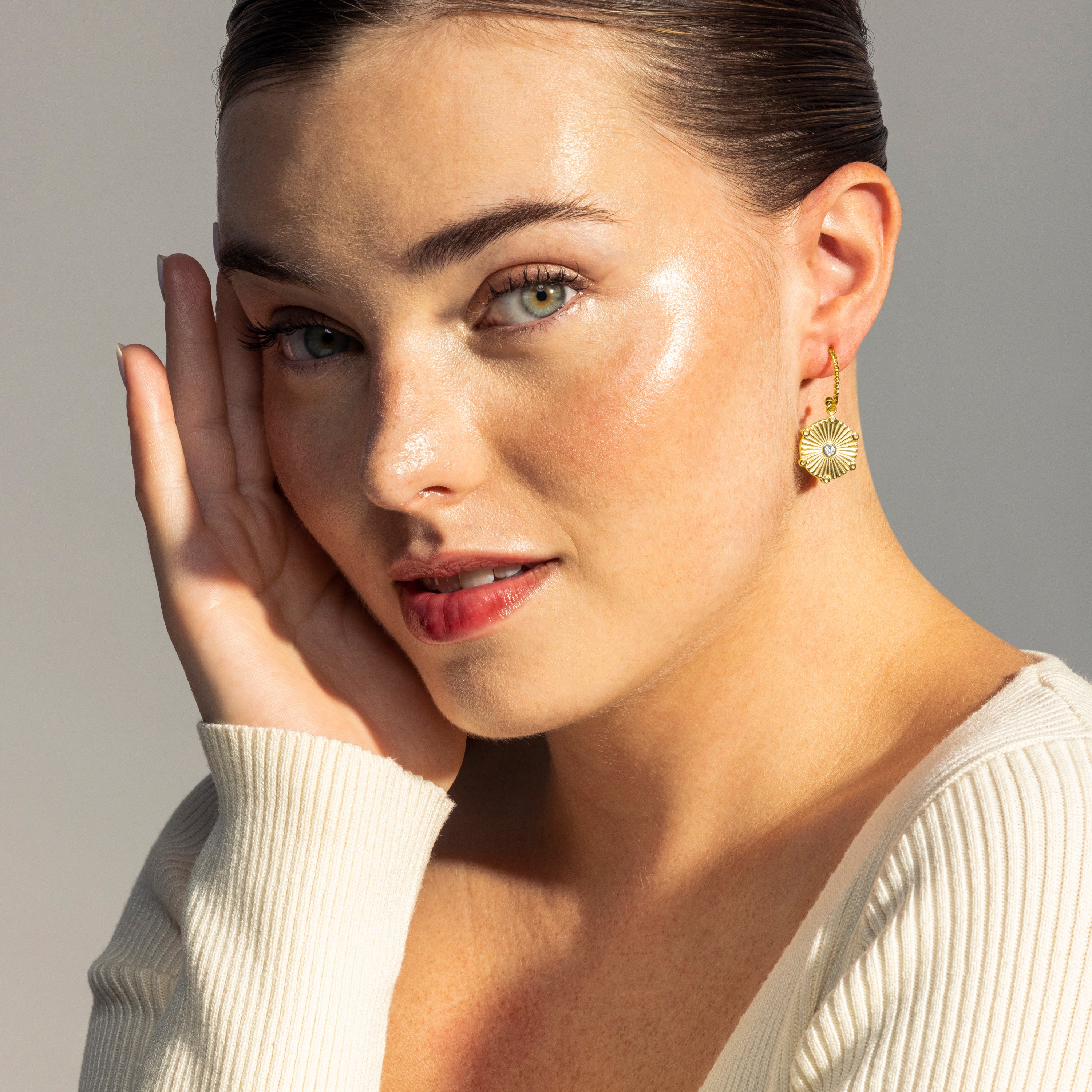 Pendientes de Circonita Brillante acabados en oro amarillo 18K- Rira