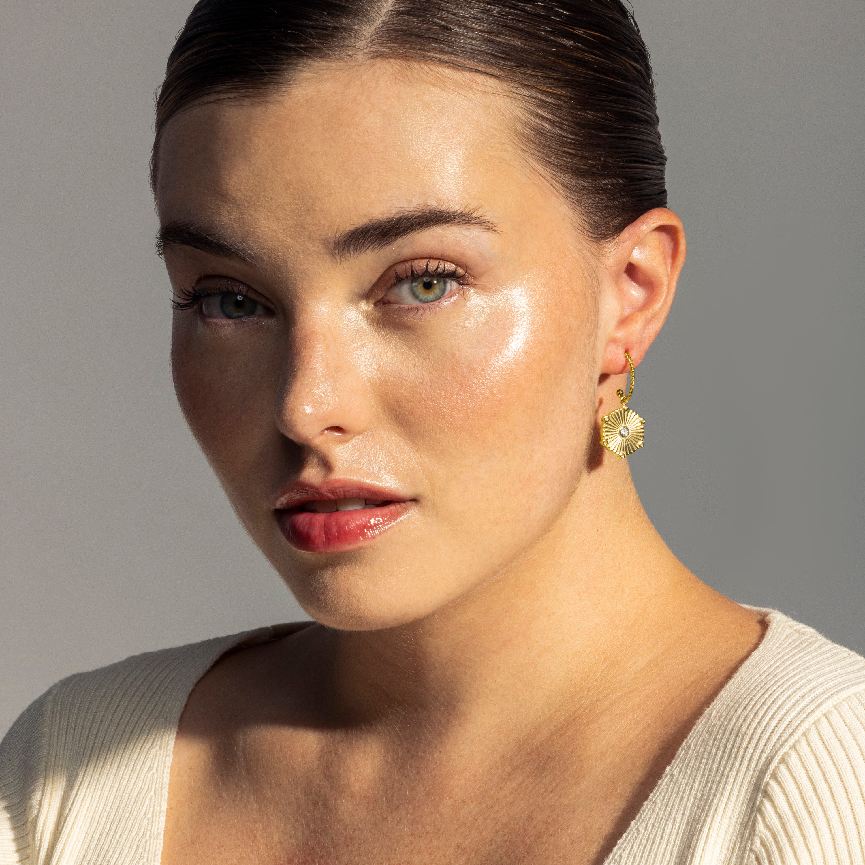 Pendientes de Circonita Brillante acabados en oro amarillo 18K- Rira