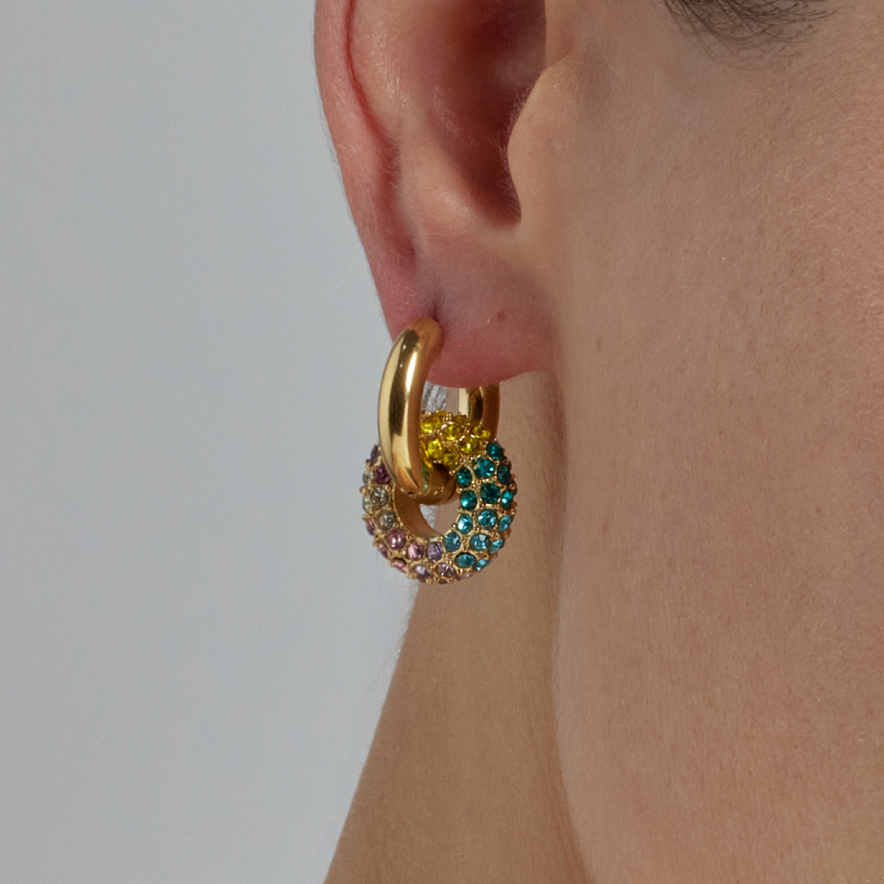 Mehrfarbige Kristallohrringe mit 18K Gelbgold-Finish - Rawe