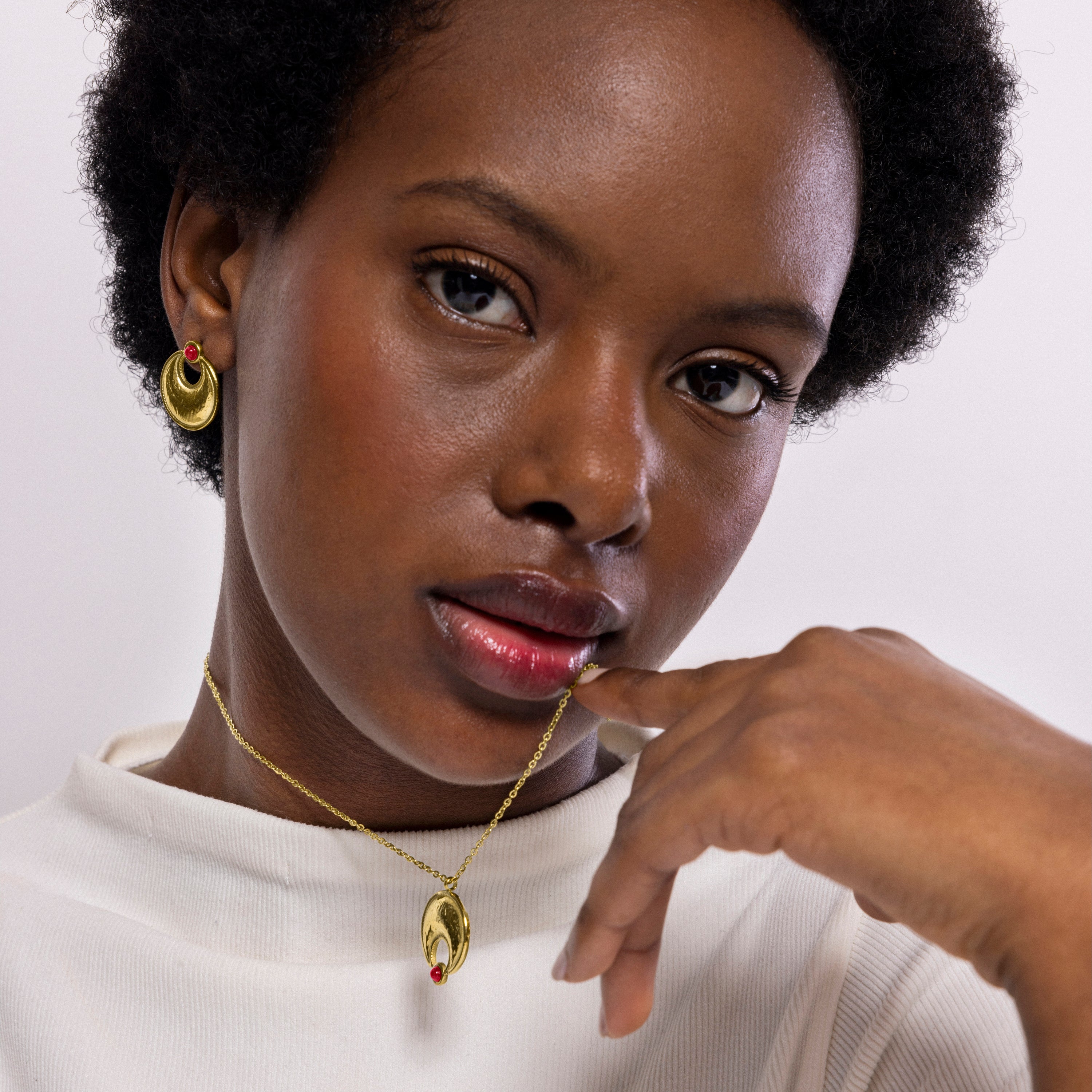 Brincos de Coral acabados em ouro amarelo 18K - Euvia