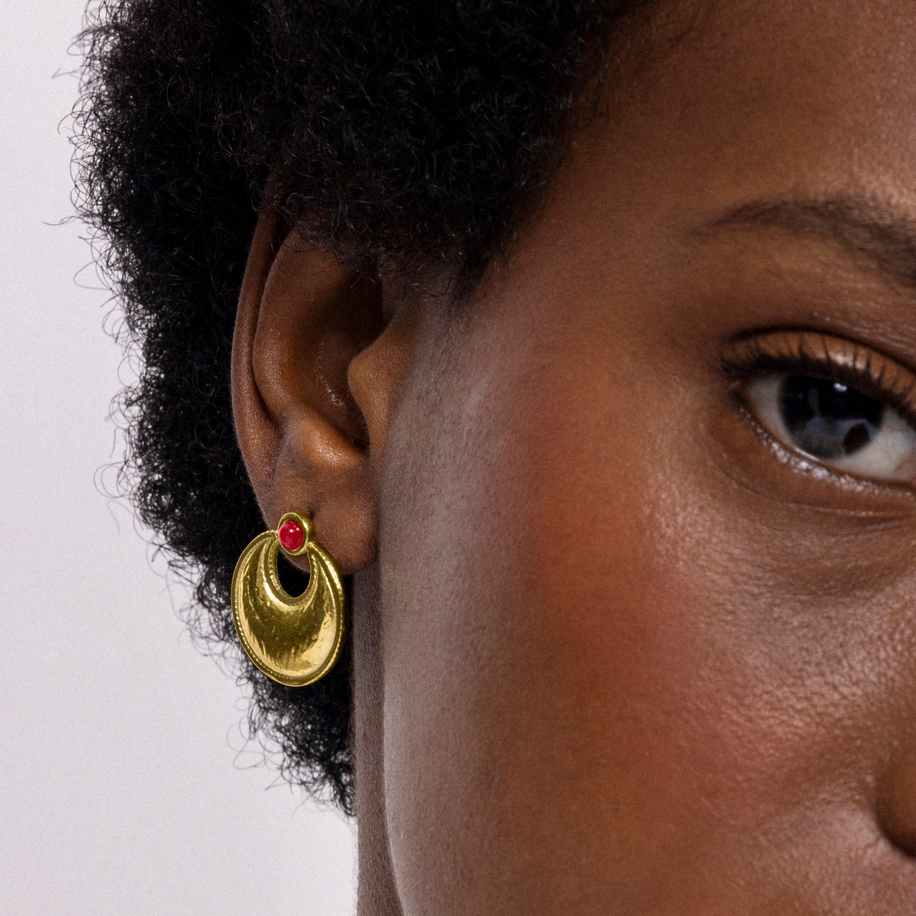 Brincos de Coral acabados em ouro amarelo 18K - Euvia