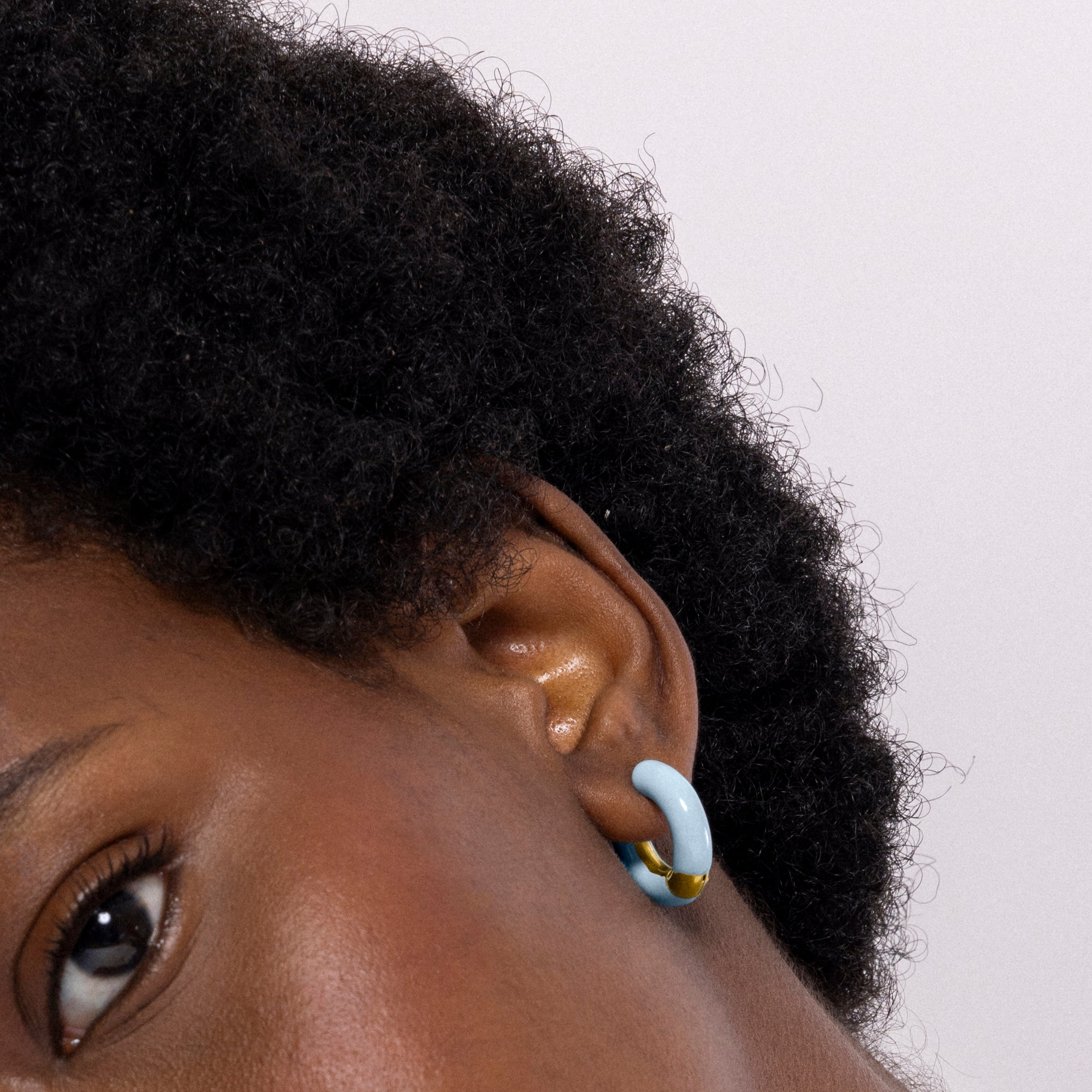 Pendientes acabados en oro amarillo 18K - Raki