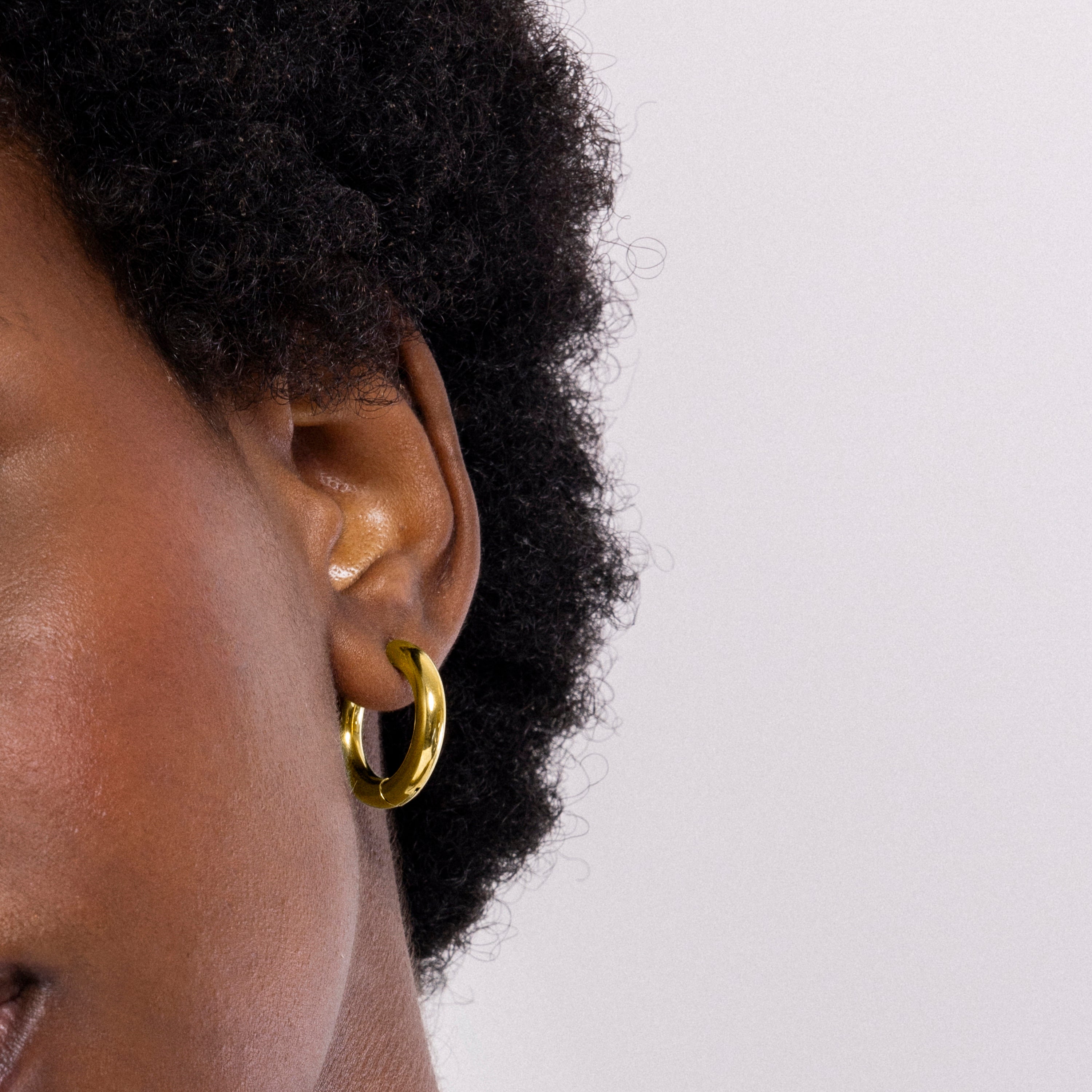 22mm diameter earrings 18k Yellow Gold finish - Amyck