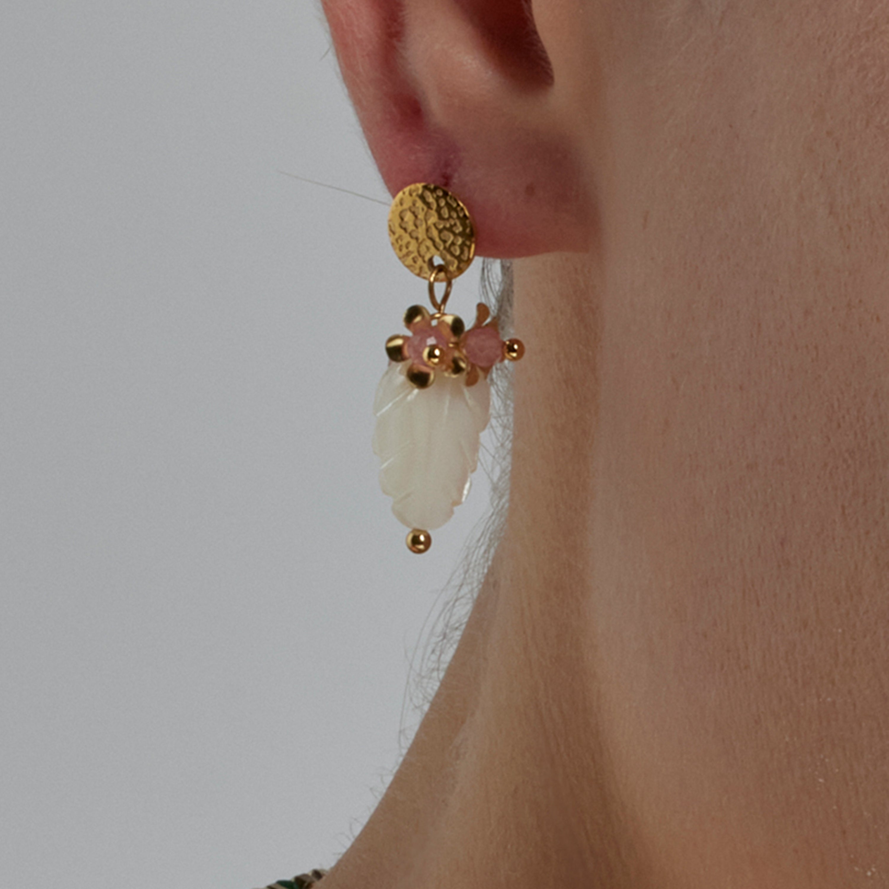 Ohrringe mit weißer Perlmutt-Oberfläche, 18k Gold-Finish - Gaudark