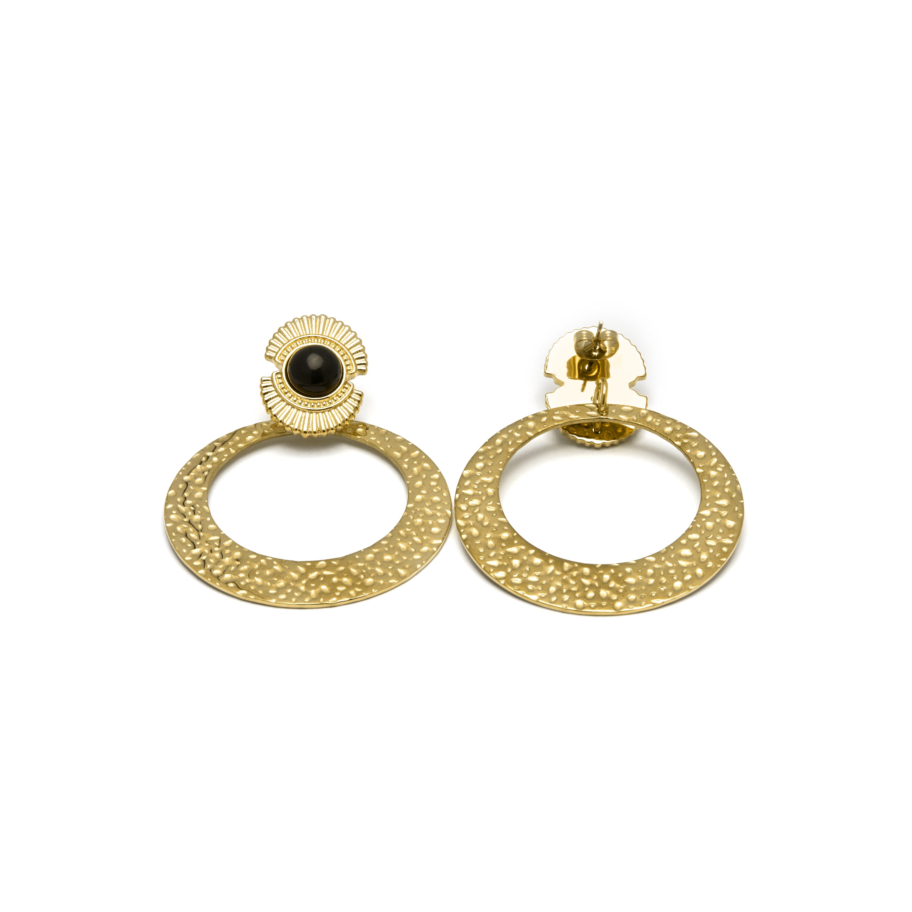 Brincos com ônix acabamento em ouro 18k - Noraf