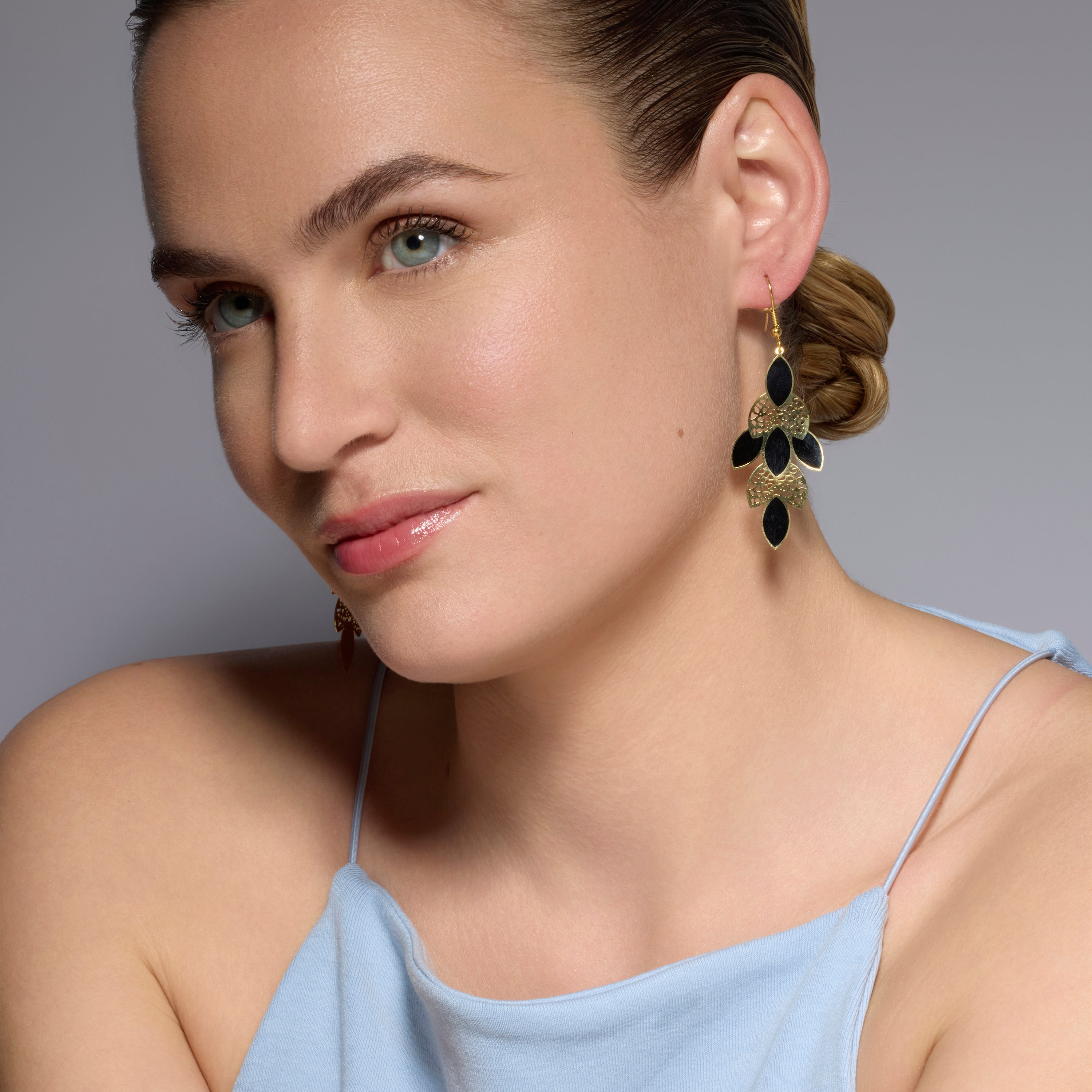 Boucles d'oreilles finition or jaune 18k et laqué noir - Zamku