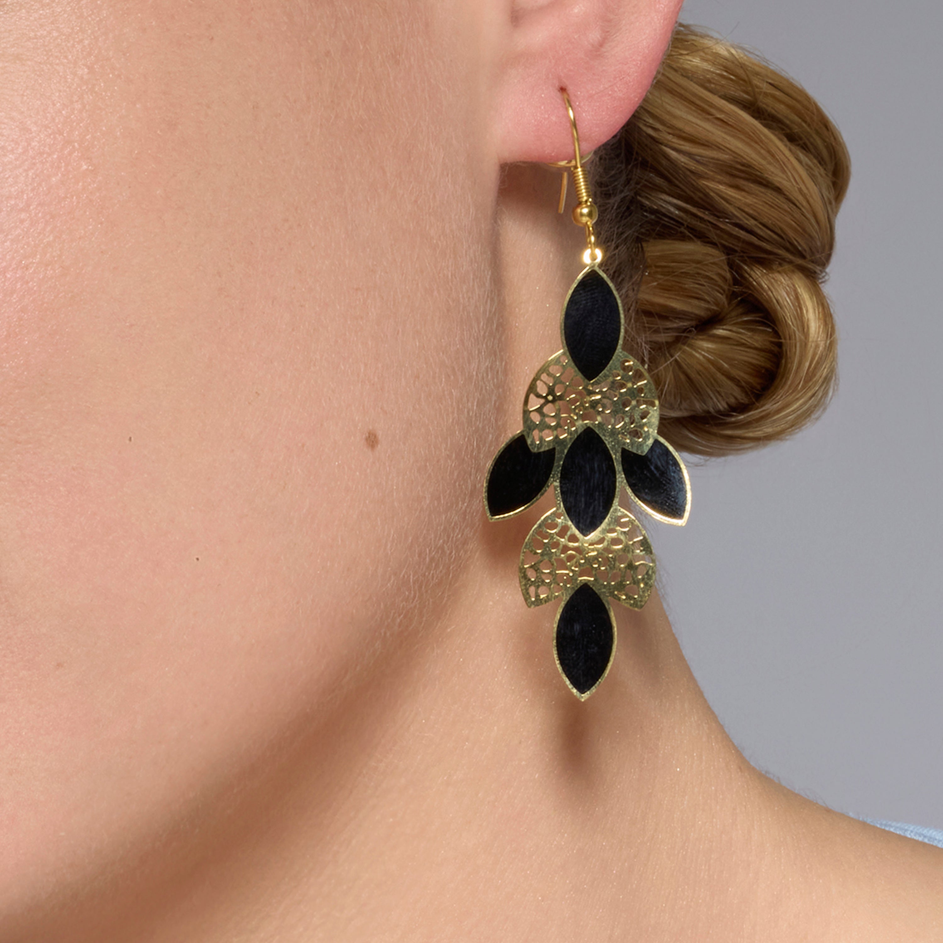 Boucles d'oreilles finition or jaune 18k et laqué noir - Zamku