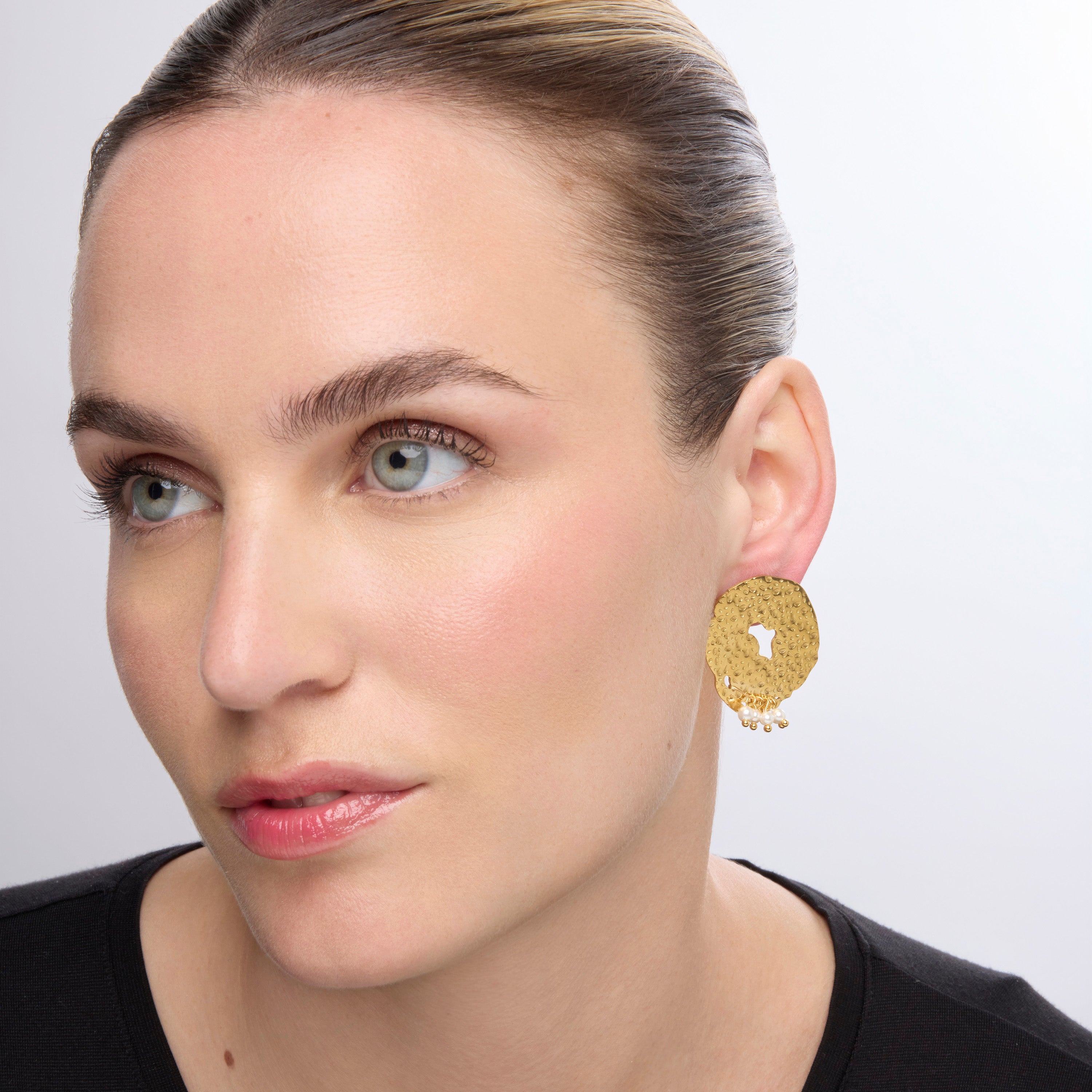 Boucles d'oreilles finition or jaune 18k et perle blanche - Kuwe