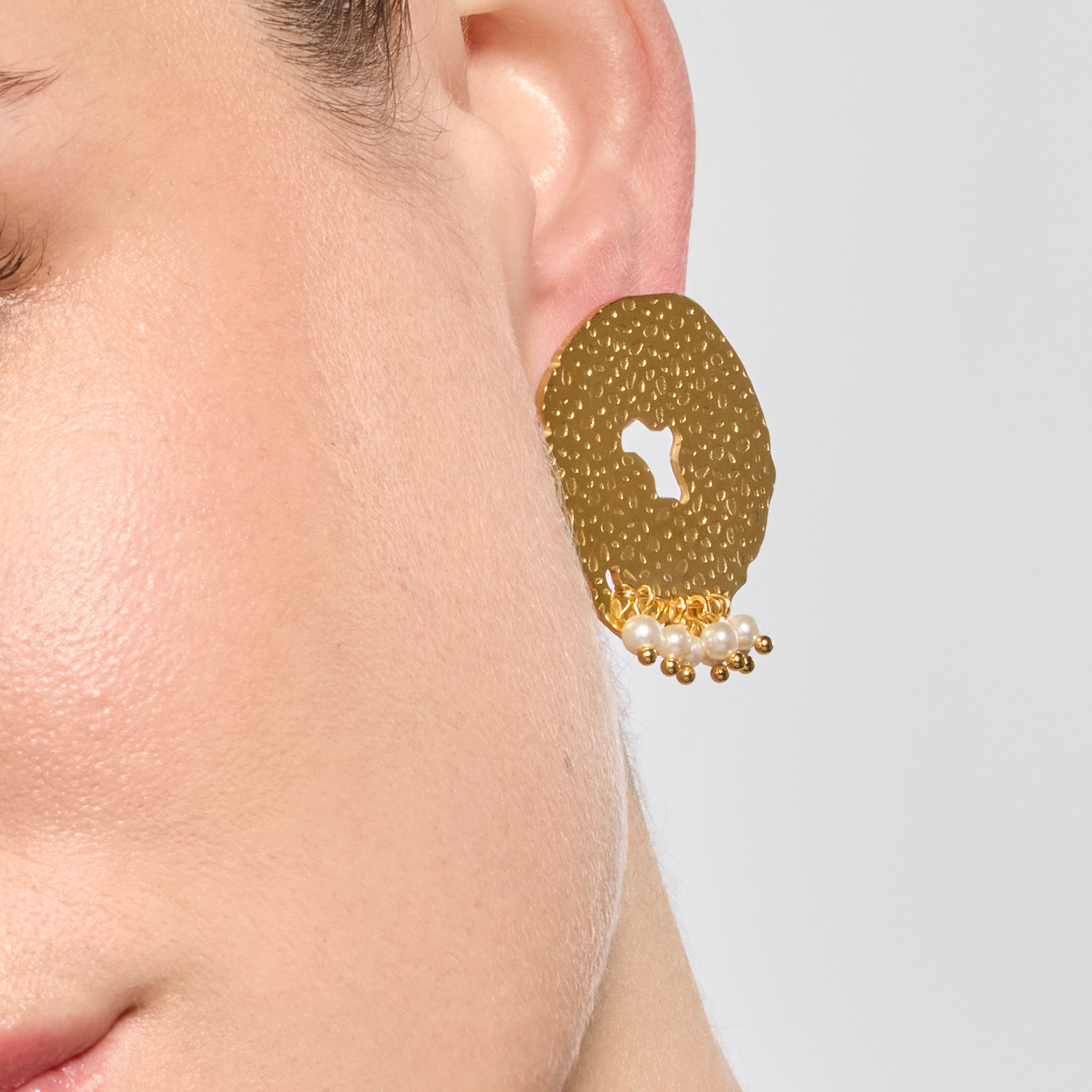 Boucles d'oreilles finition or jaune 18k et perle blanche - Kuwe