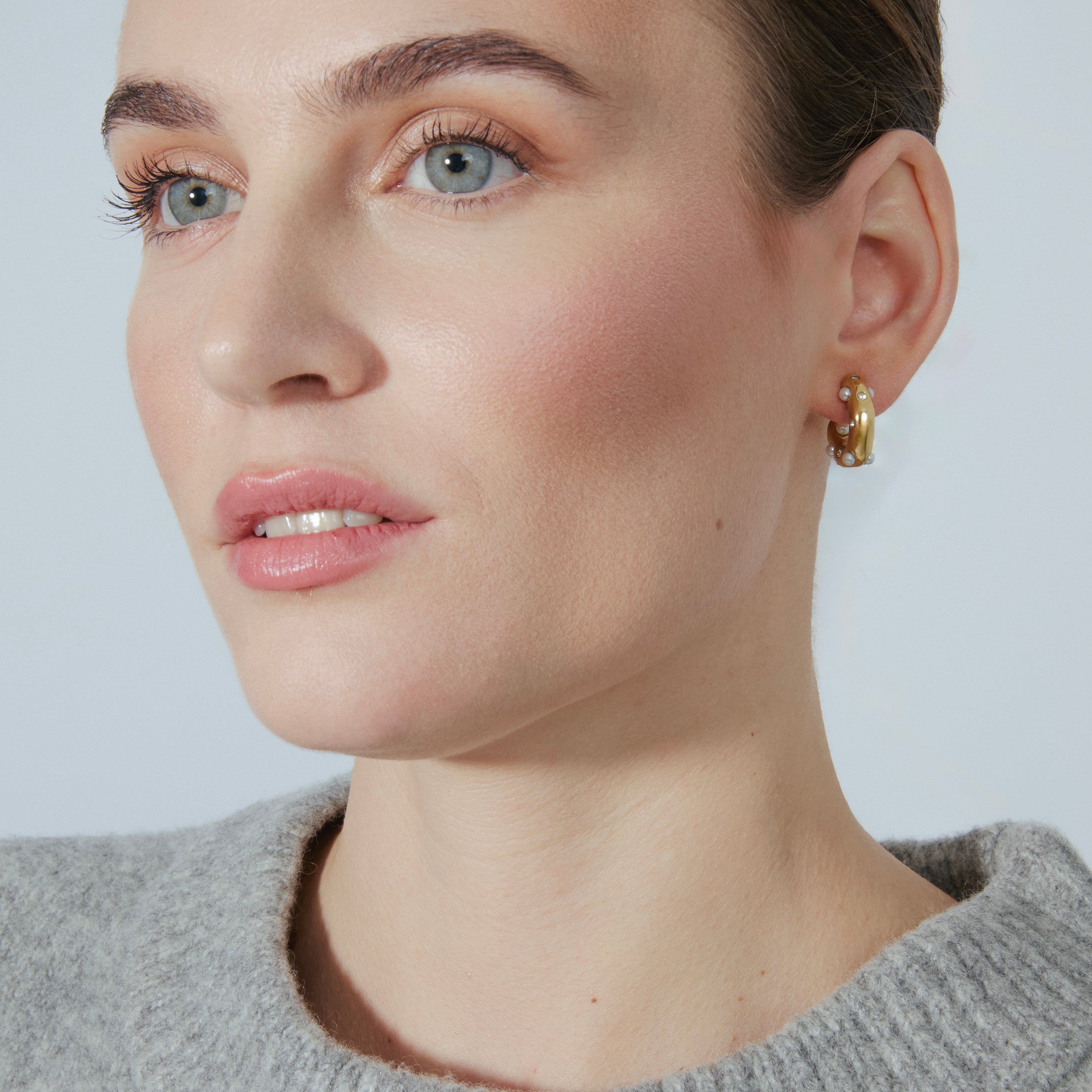 Pendientes de Perla Blanca acabado en oro amarillo 18k - Sisenia