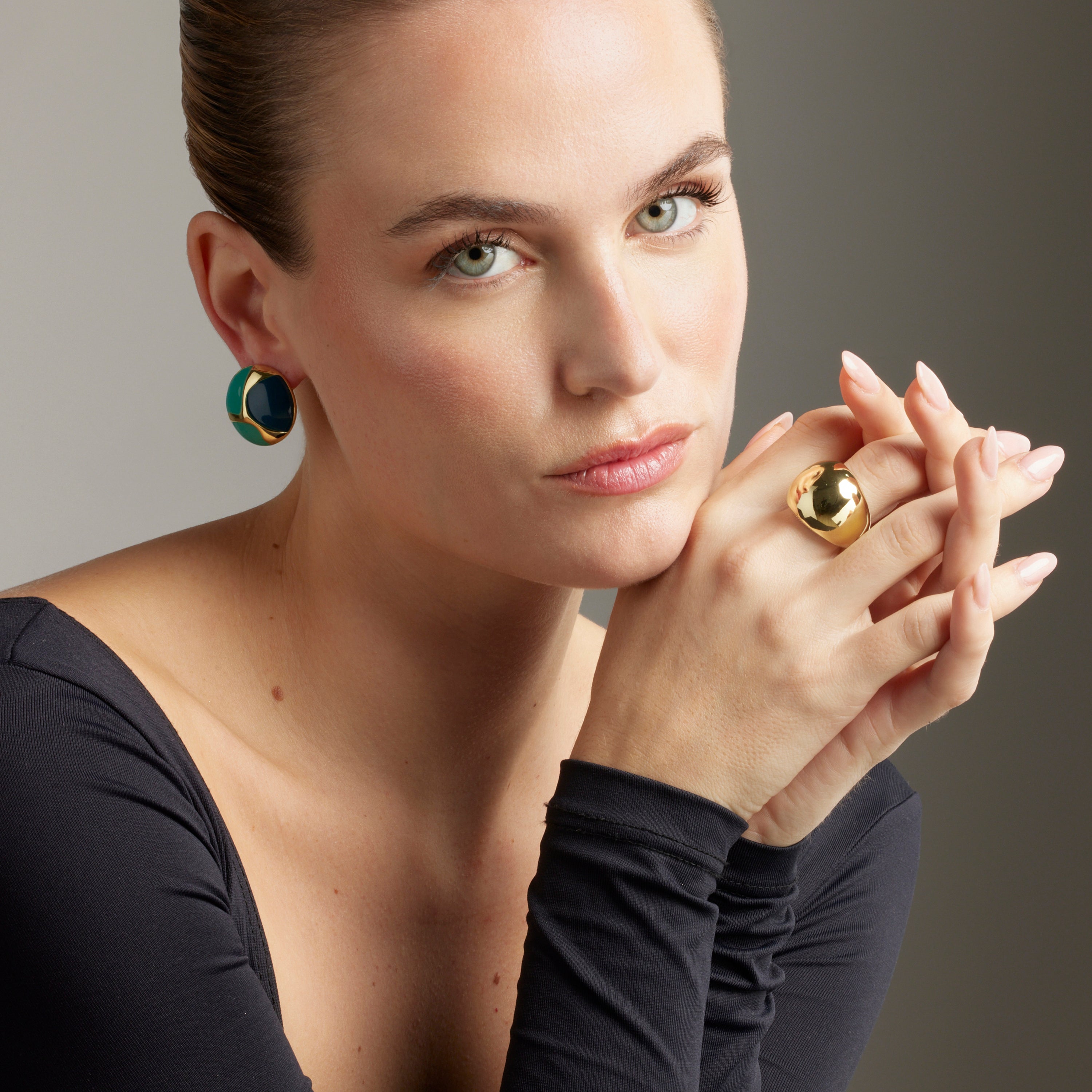 Brincos com acabamento em ouro amarelo 18K - Iofes