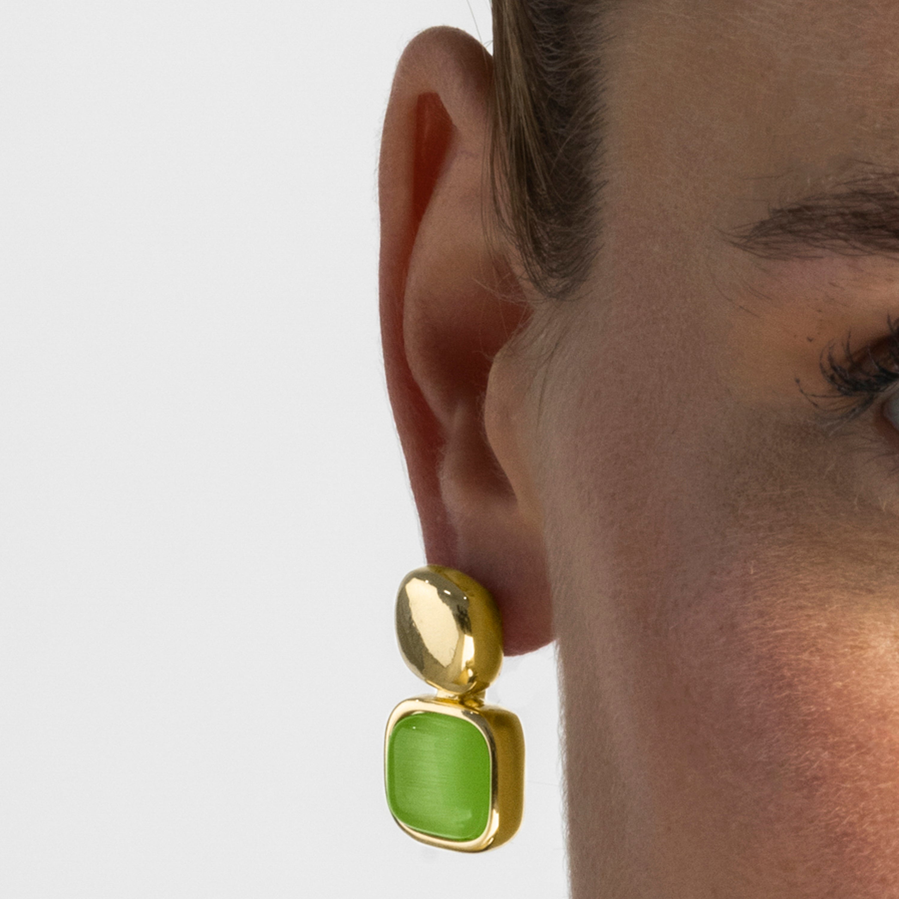 Pendientes con Ojo de Gato Verde acabado oro 18k - Laroi