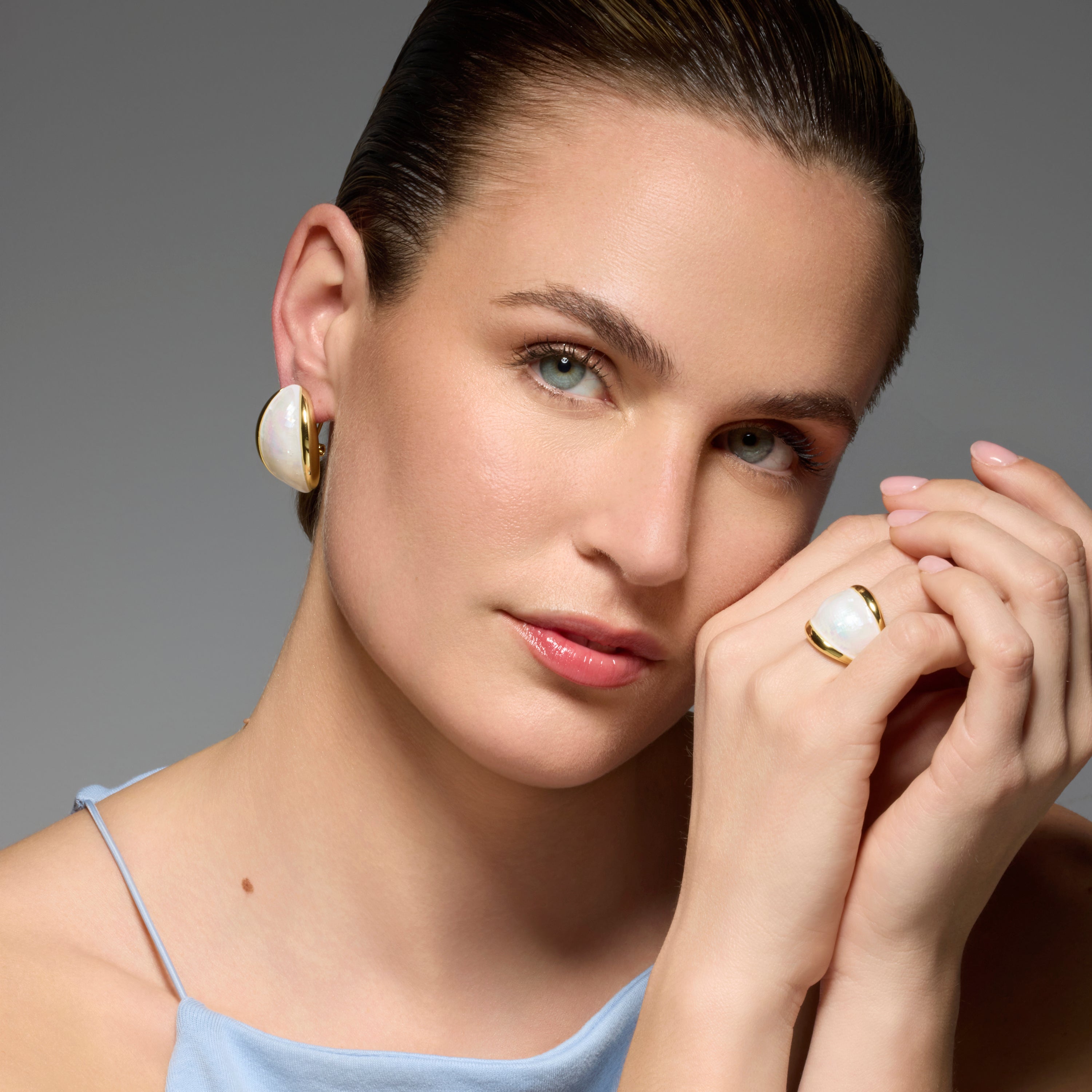 Pendientes acabado oro amarillo de 18k y Madreperla Blanca - Lingo