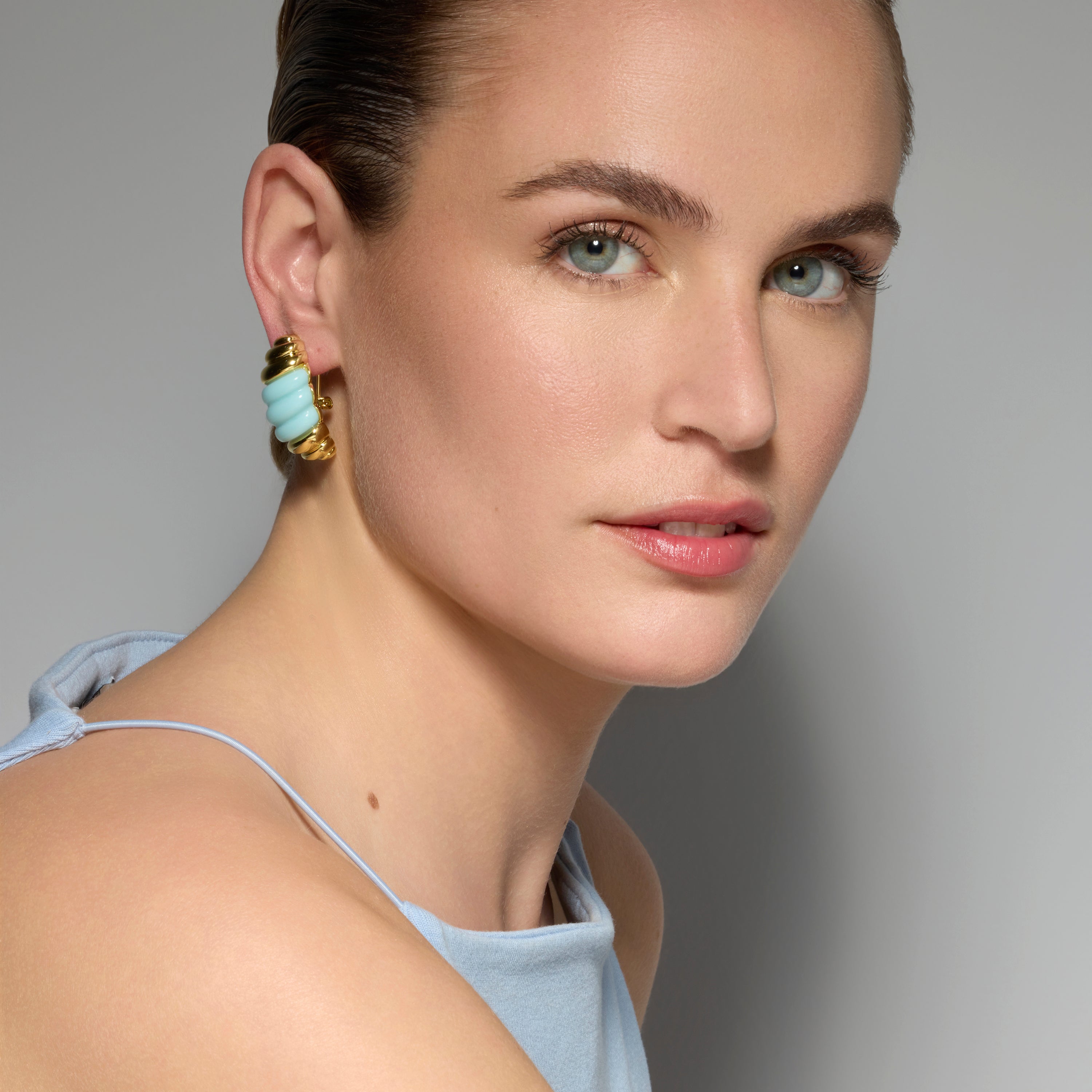 Pendientes Rawil de Resina Azul acabado oro amarillo de 18k