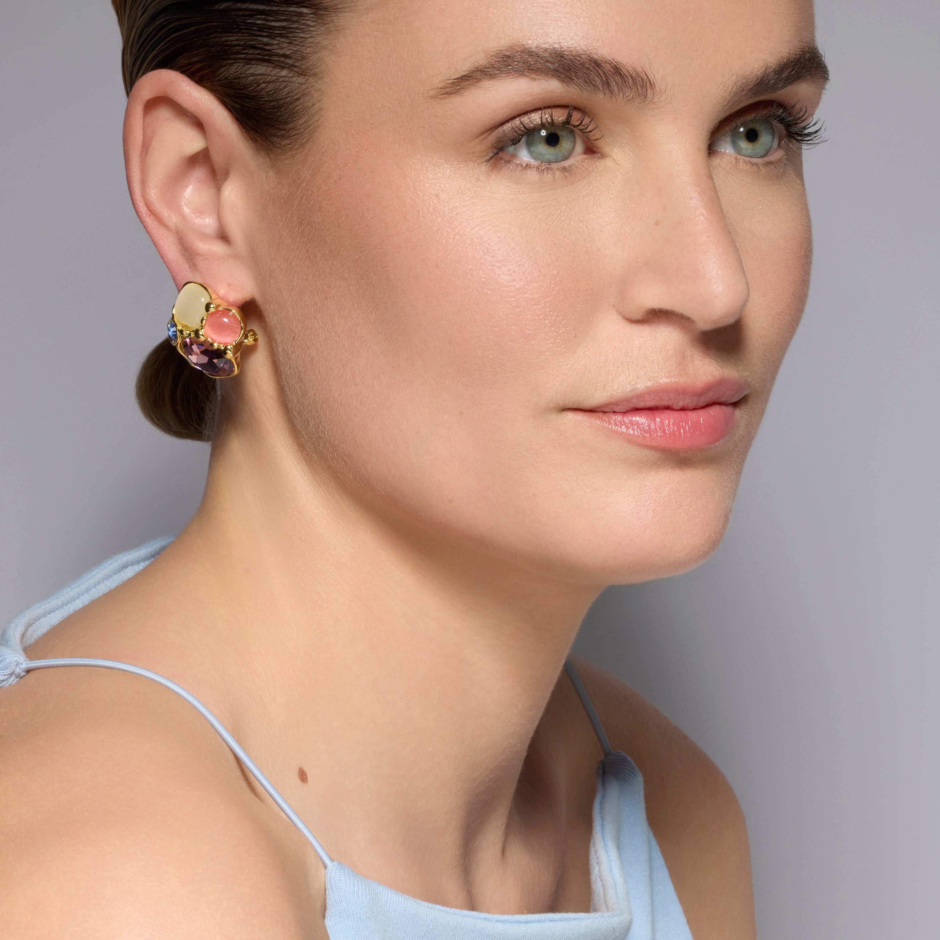 Boucles d'oreilles finition or jaune 18k et cristal violet - Nedla
