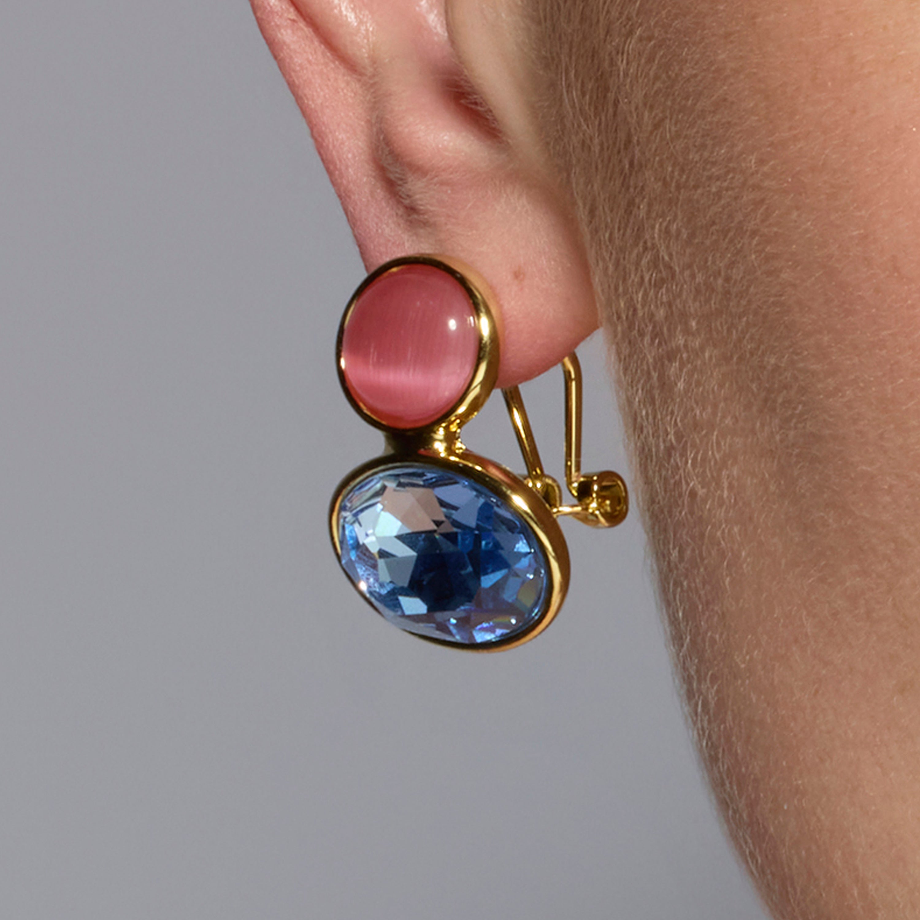 Brincos acabamento ouro amarelo 18k e Cristal Azul - Sigro