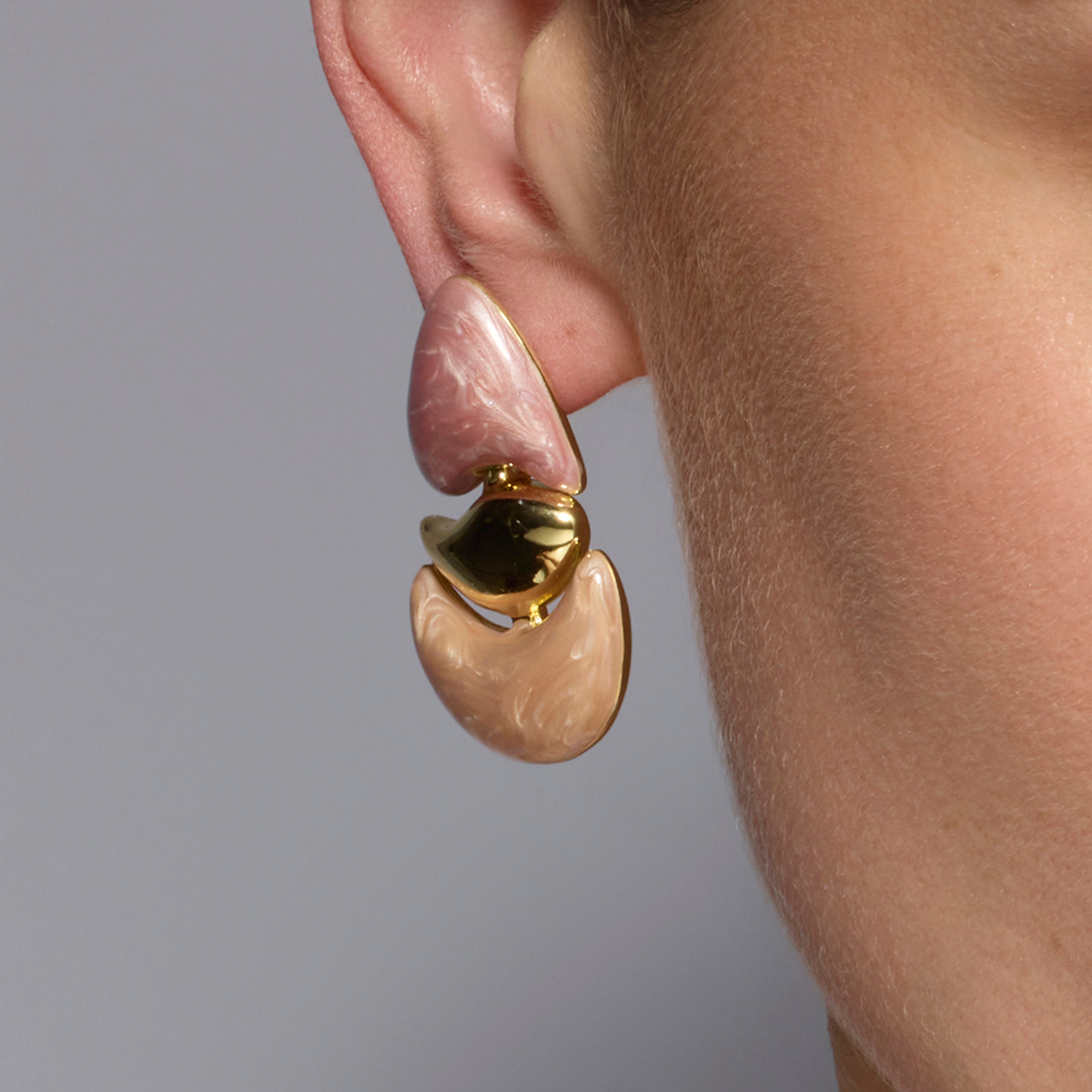 Boucles d'oreilles Ismaly en laque fuchsia finition or jaune 18k