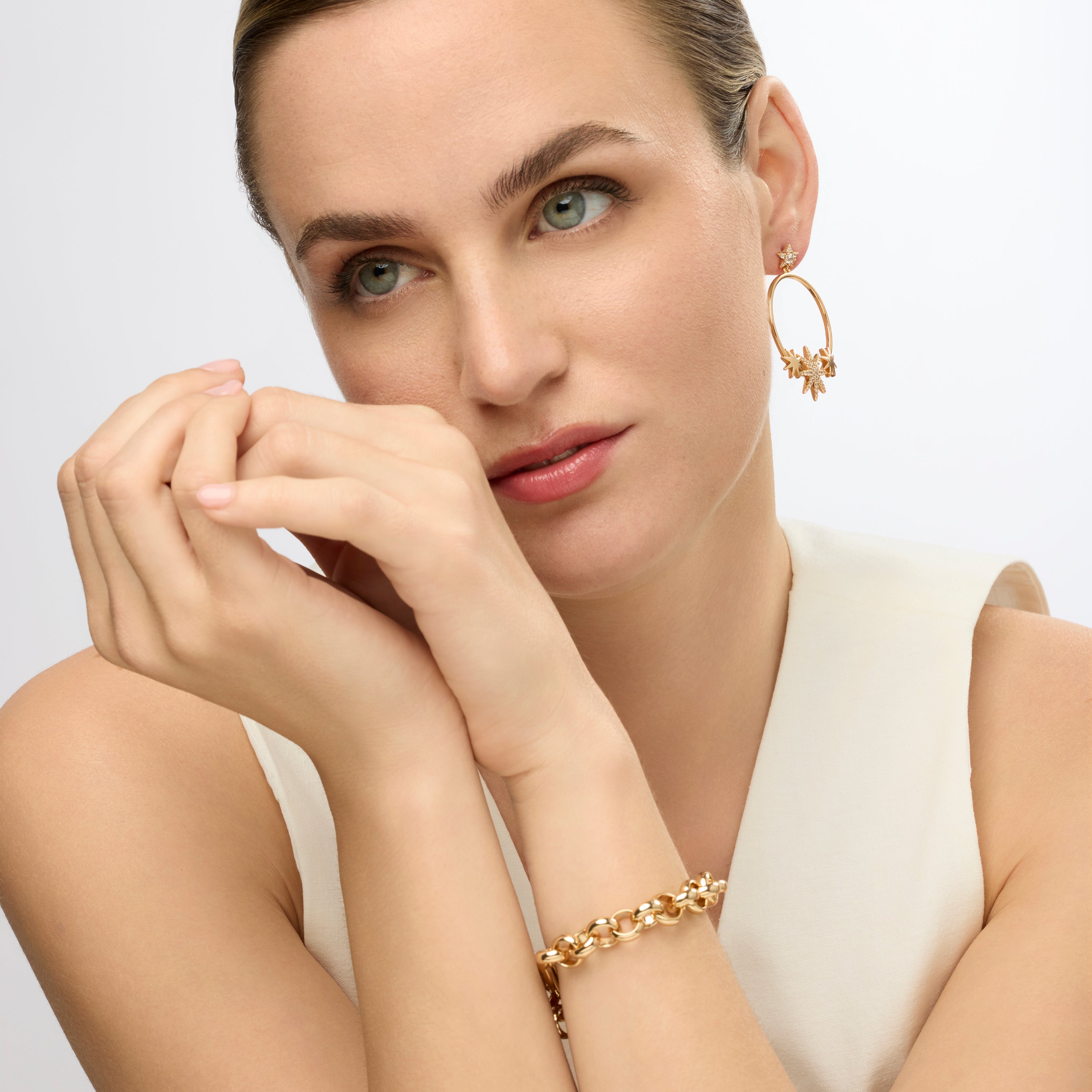 Brincos acabamento ouro amarelo 18k e zircónia brilhante - Ilju