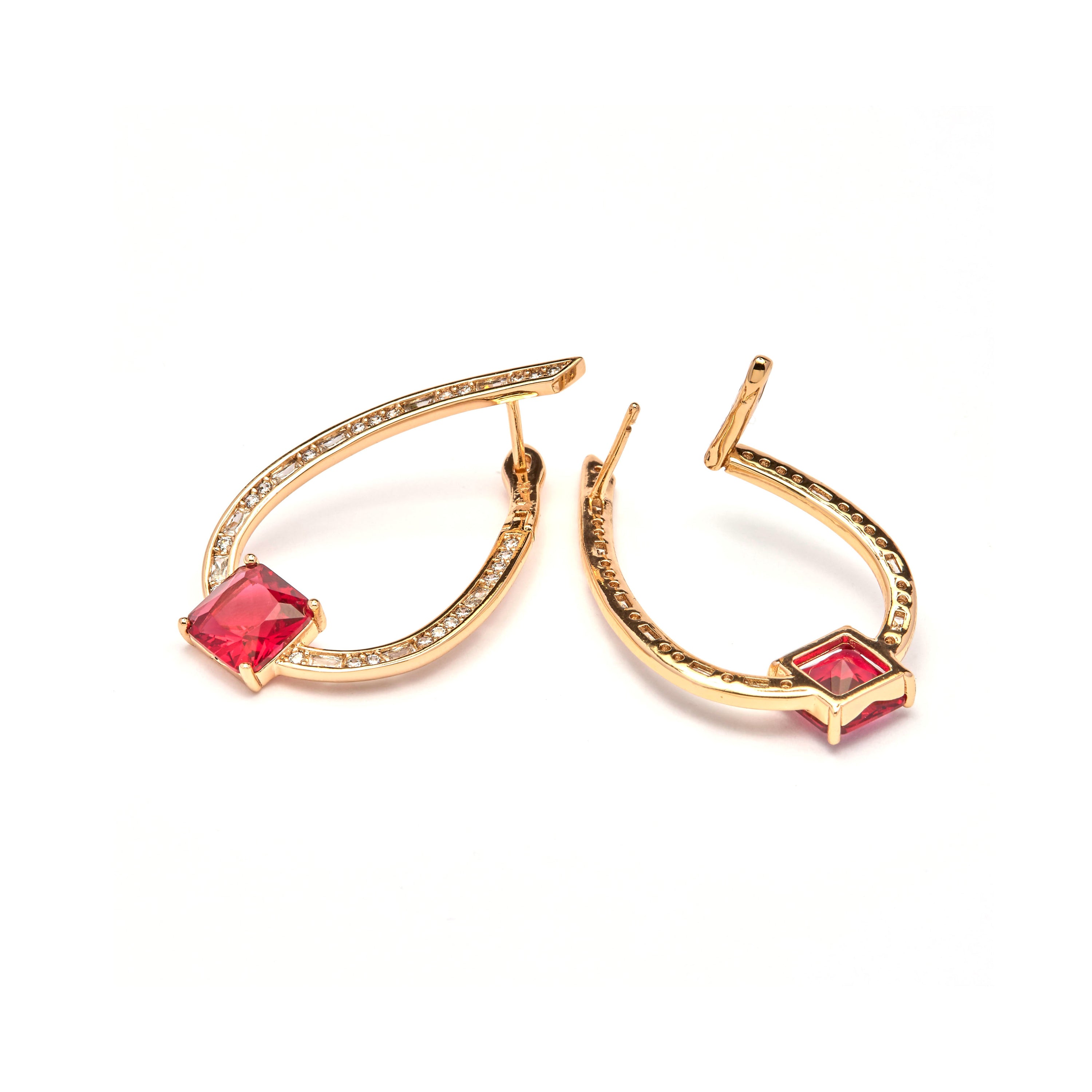 Pendientes de Circonita Rubí acabado en oro amarillo de 18k - Riyu