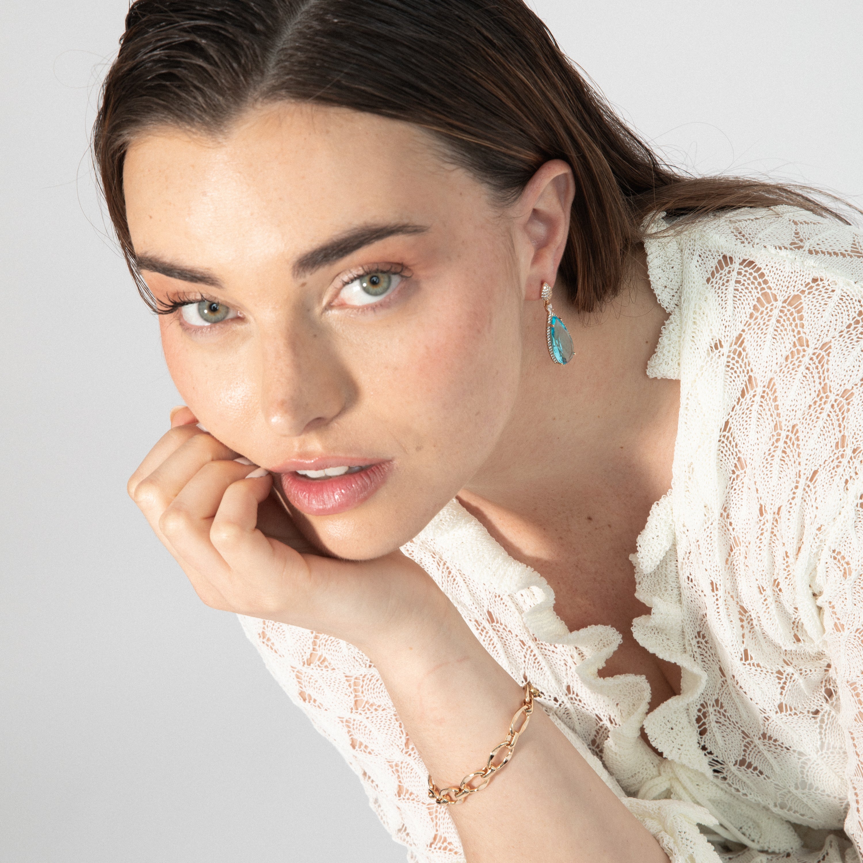 Boucles d'oreilles en zirconium aigue-marine finition or jaune 18 carats - Miely