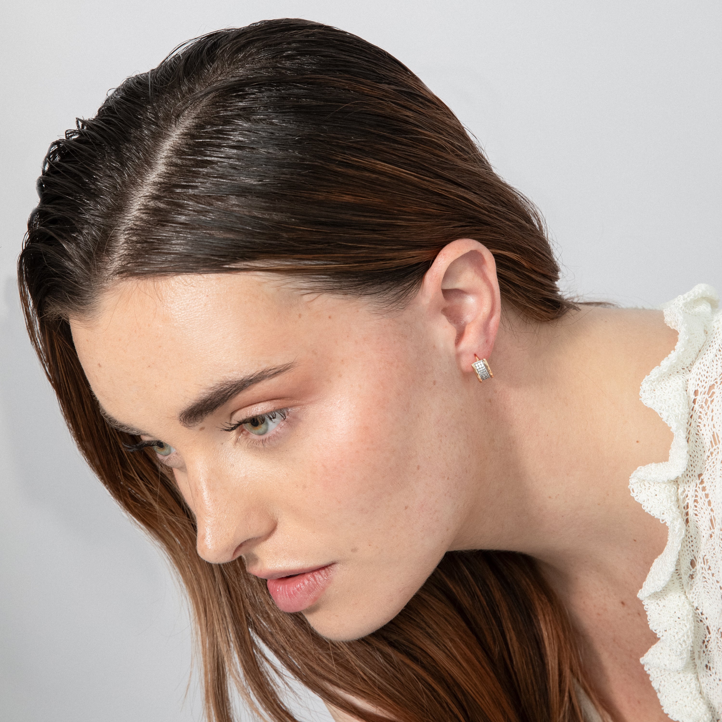 Glänzende Zirkonia-Ohrringe mit 18k Gelbgold-Finish - Jurek