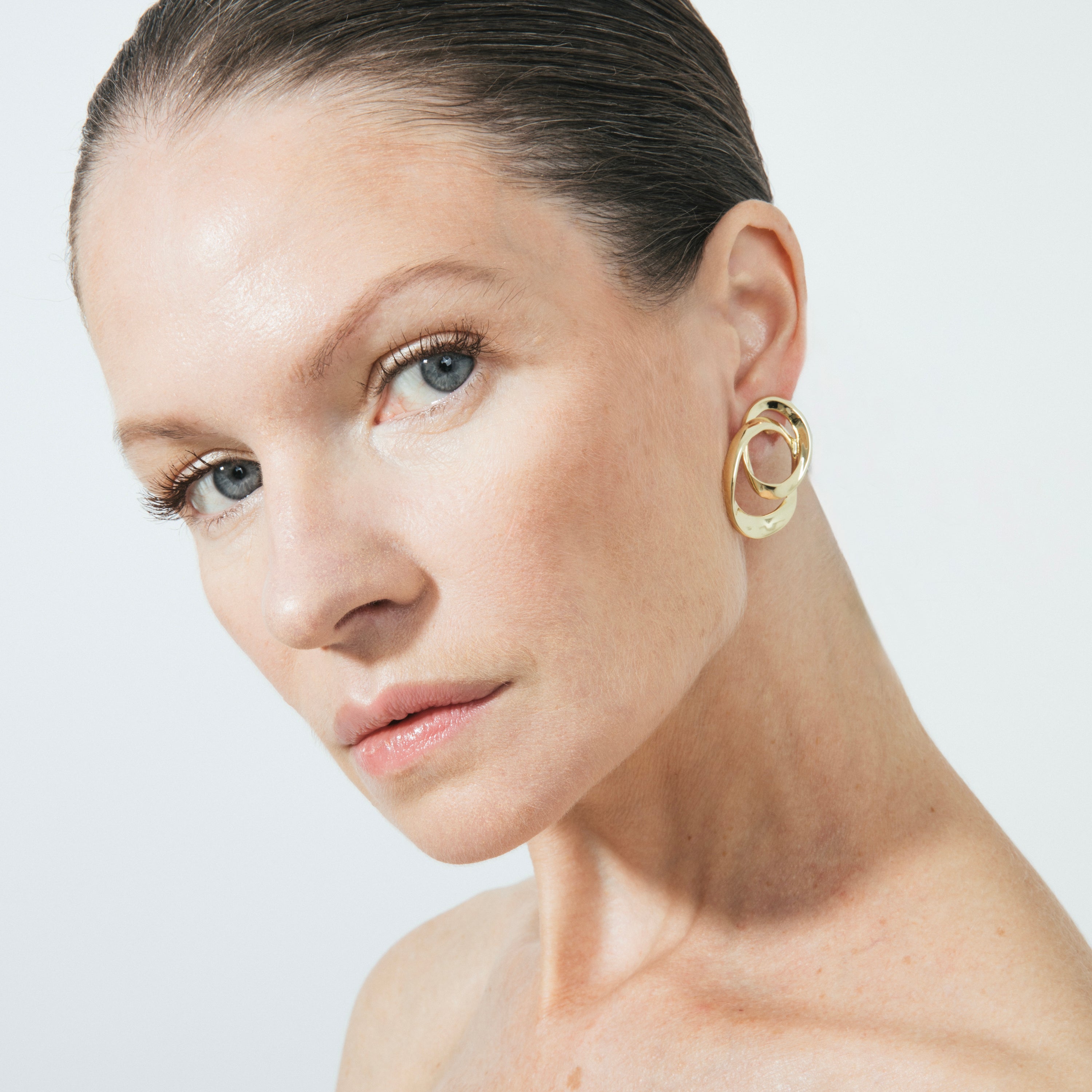 Brincos com acabamento em ouro amarelo 18k - Akor