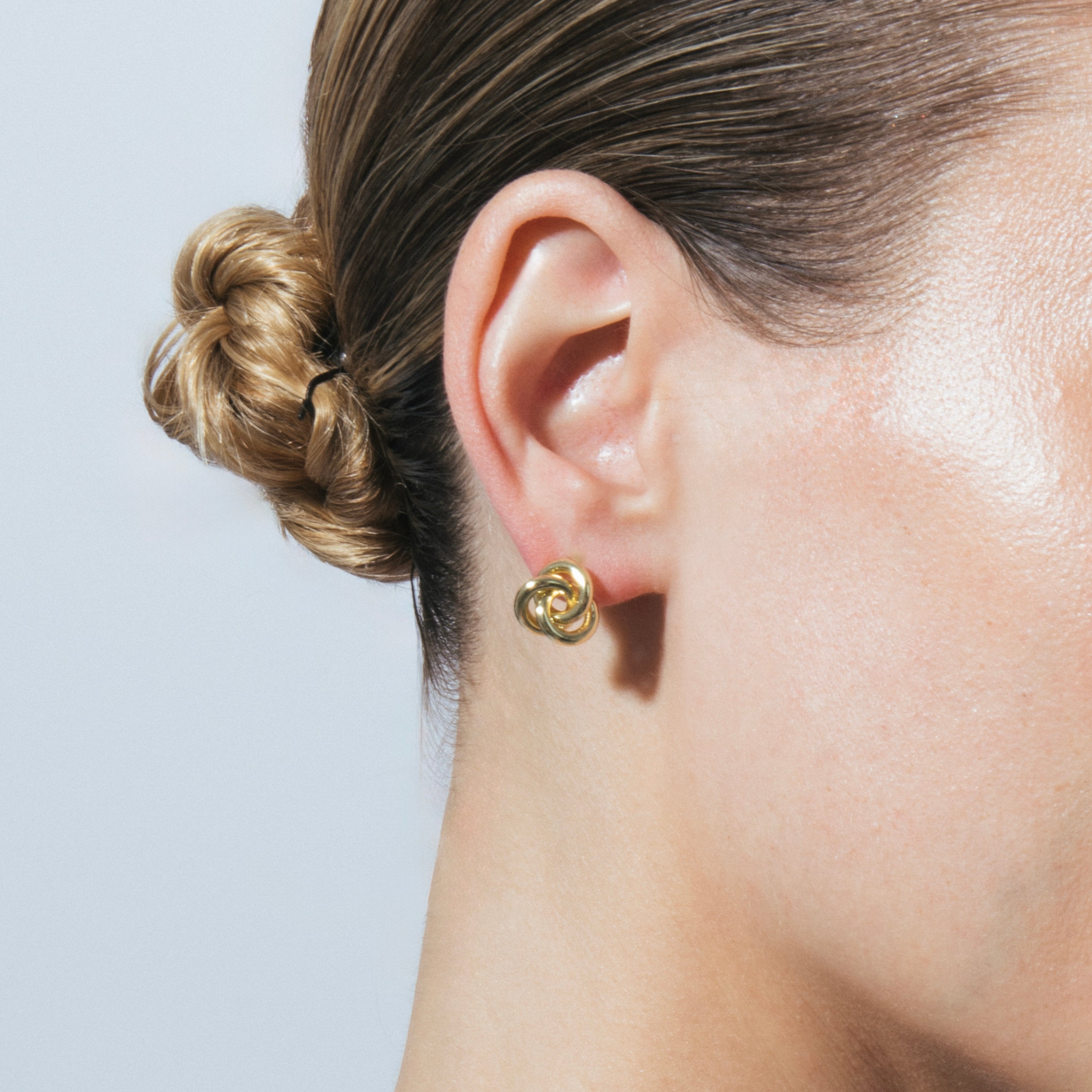 Brincos acabamento em ouro amarelo 18k - Atoe