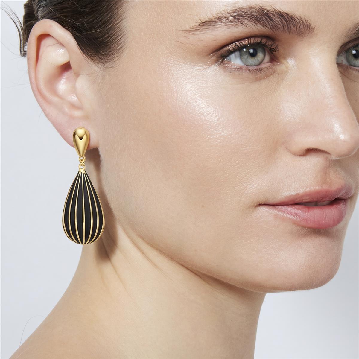 Black Lacquer Earrings with 18k Yellow Gold Finish - Belin