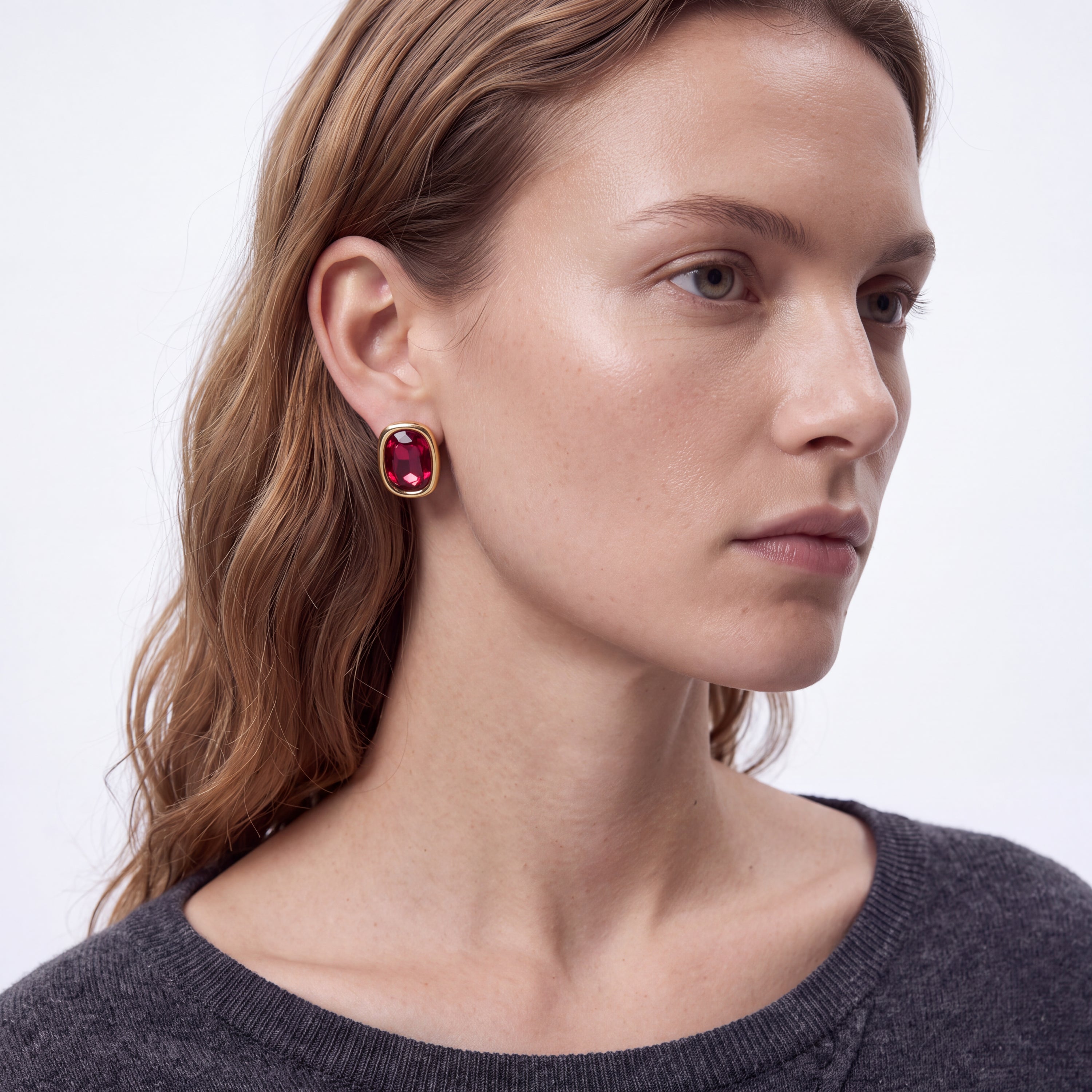 Brincos de Cristal Vermelho com acabamento em ouro amarelo de 18K - Sisro